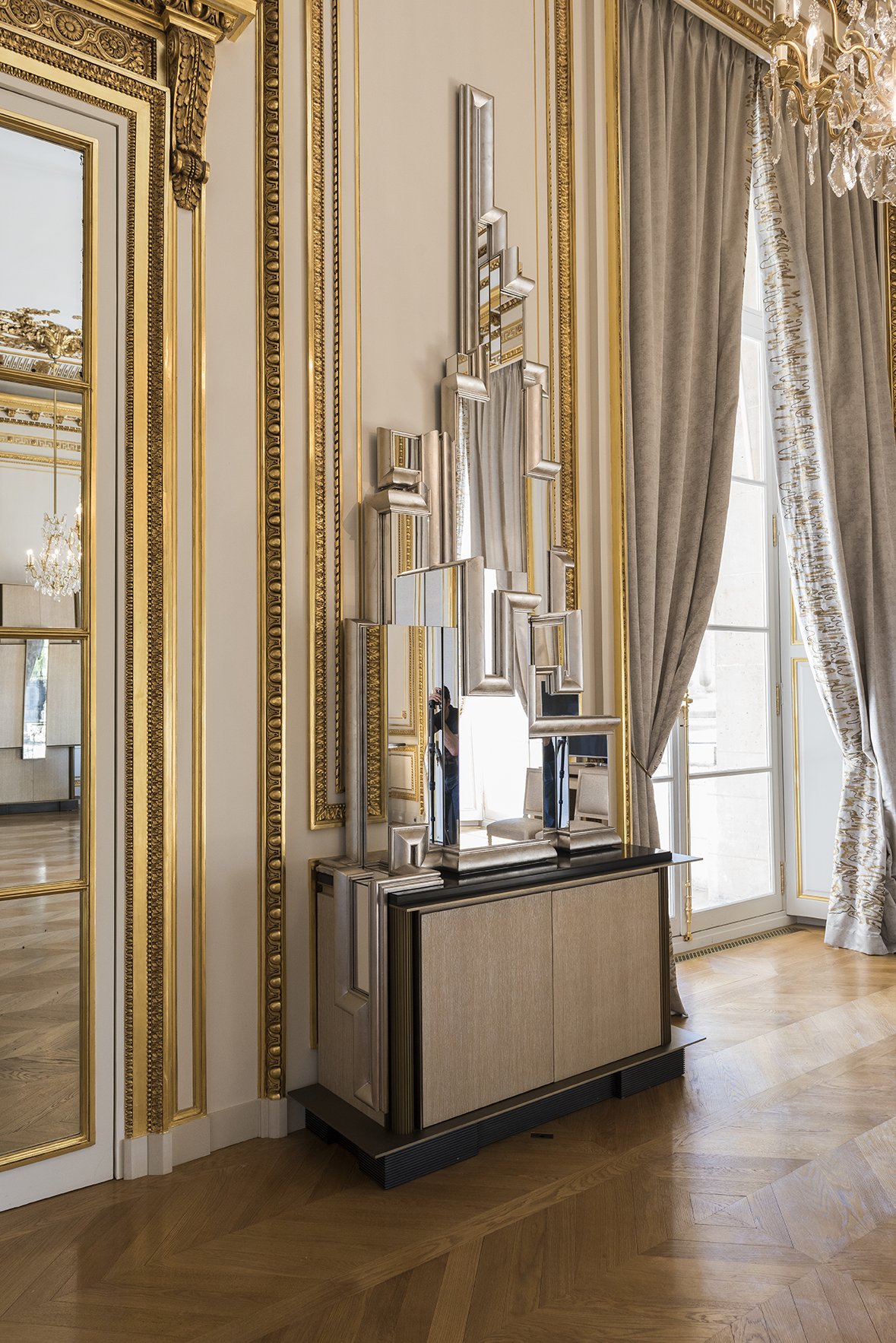 Endless
2017
Mirror on wood and white gold finish
dimension variables