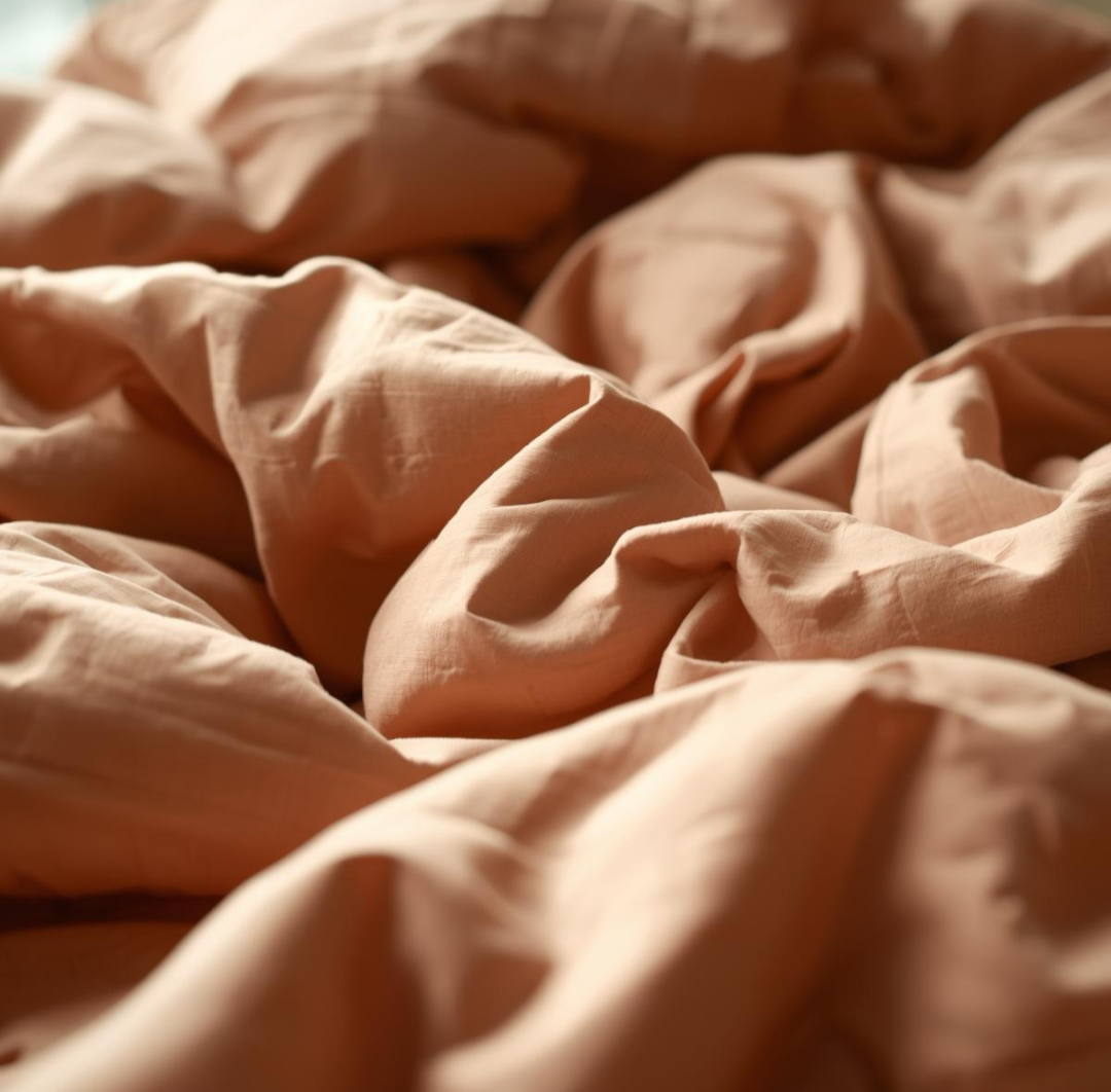 Soft neutral bedding in a peaceful child’s bedroom