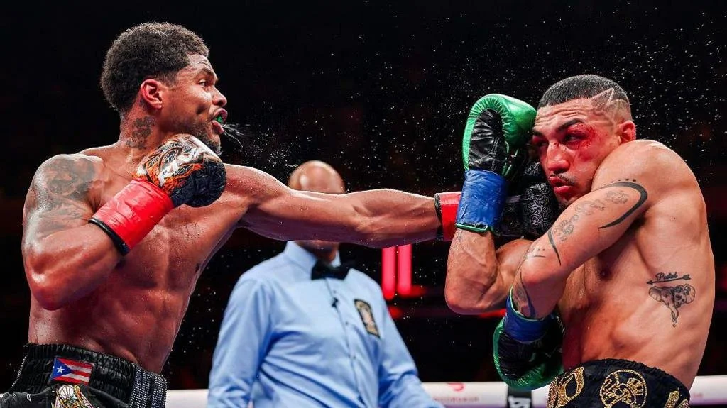 stevenson beats lopez to become four division champ