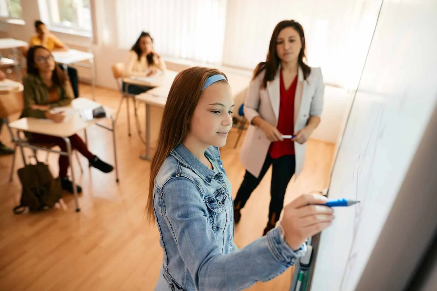 Teens in classsroom at IH Coimbra Olivais e Santa Clara