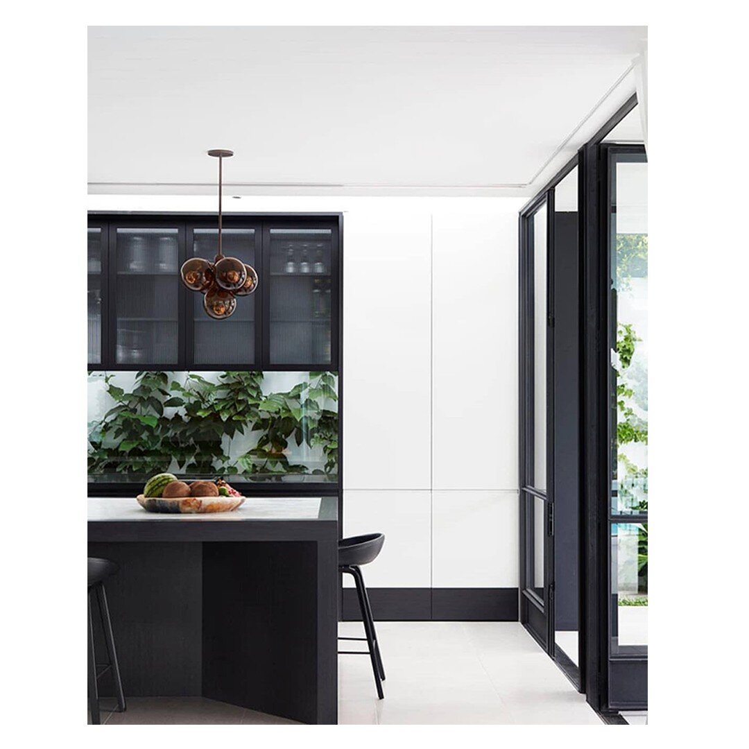 The monochromatic contrast in this project by Australian architect Madeleine Blanchfield Architects just makes the foliage through that window pop and we love it!⁠
⁠
Architecture by Madeleine Blanchfield Architects⁠
Image by Prue Ruscoe⁠
⁠
⁠
#Home #H