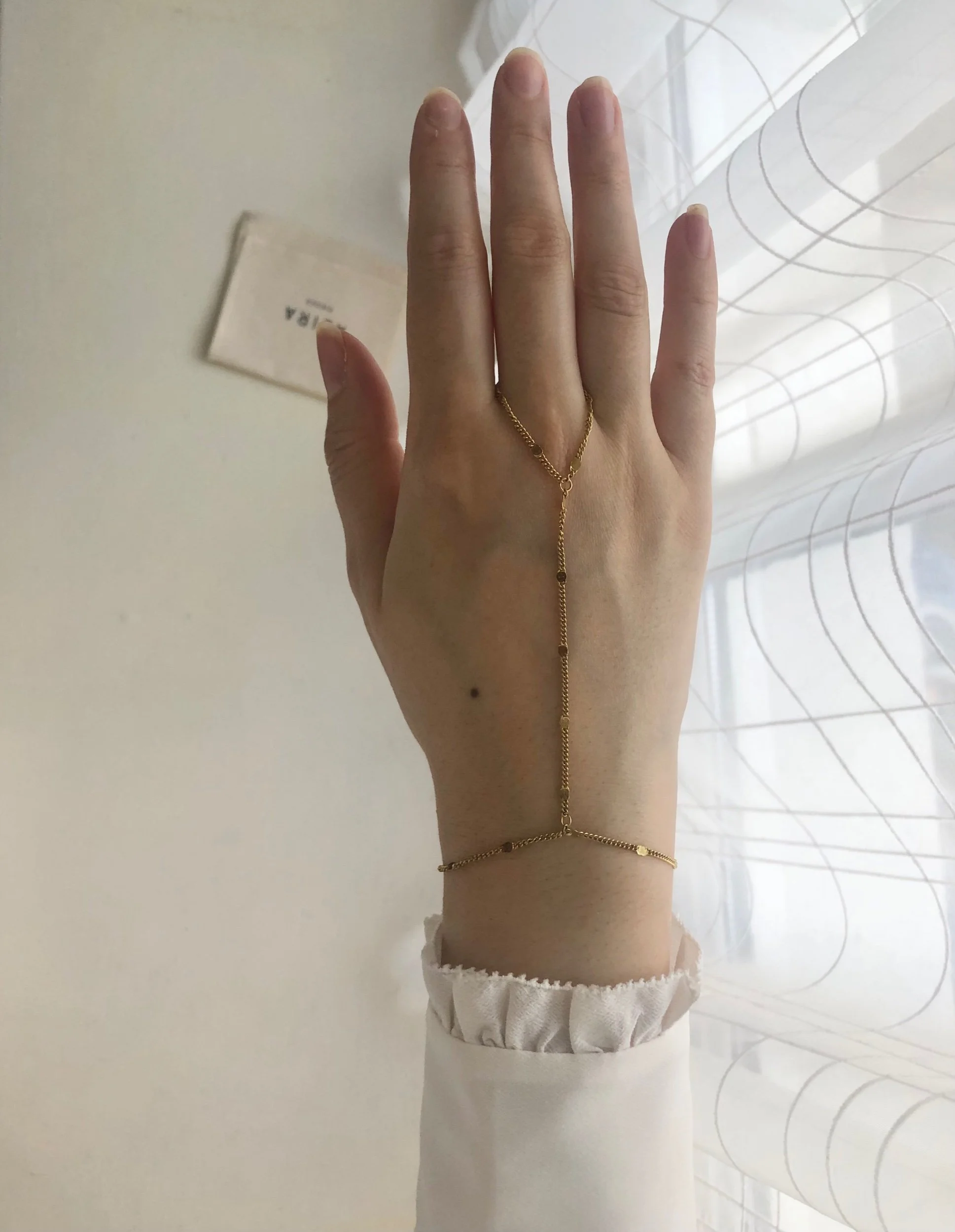 Essentials Handchain
