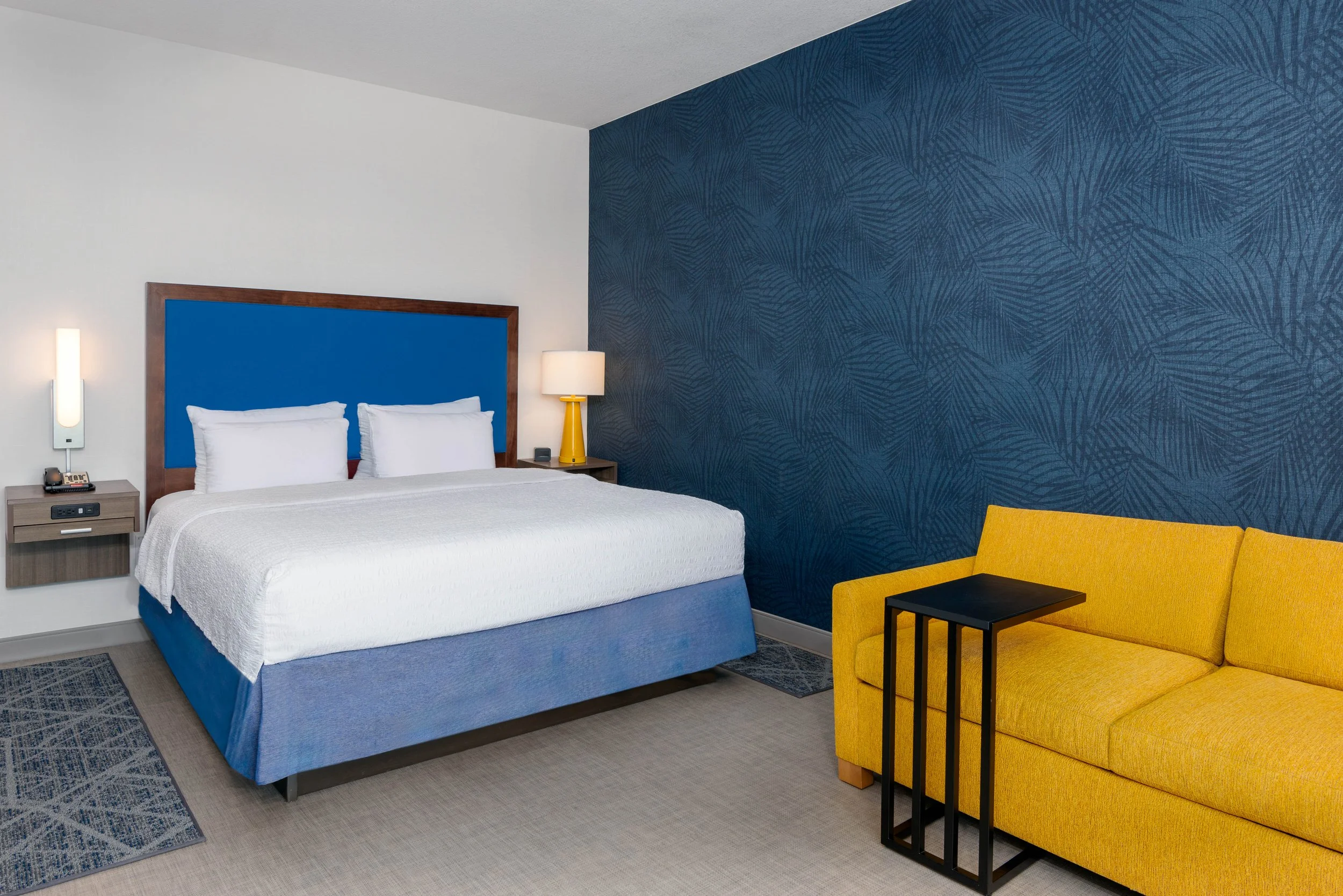 NKRIG_1KingCityViewBalconyBed.jpg