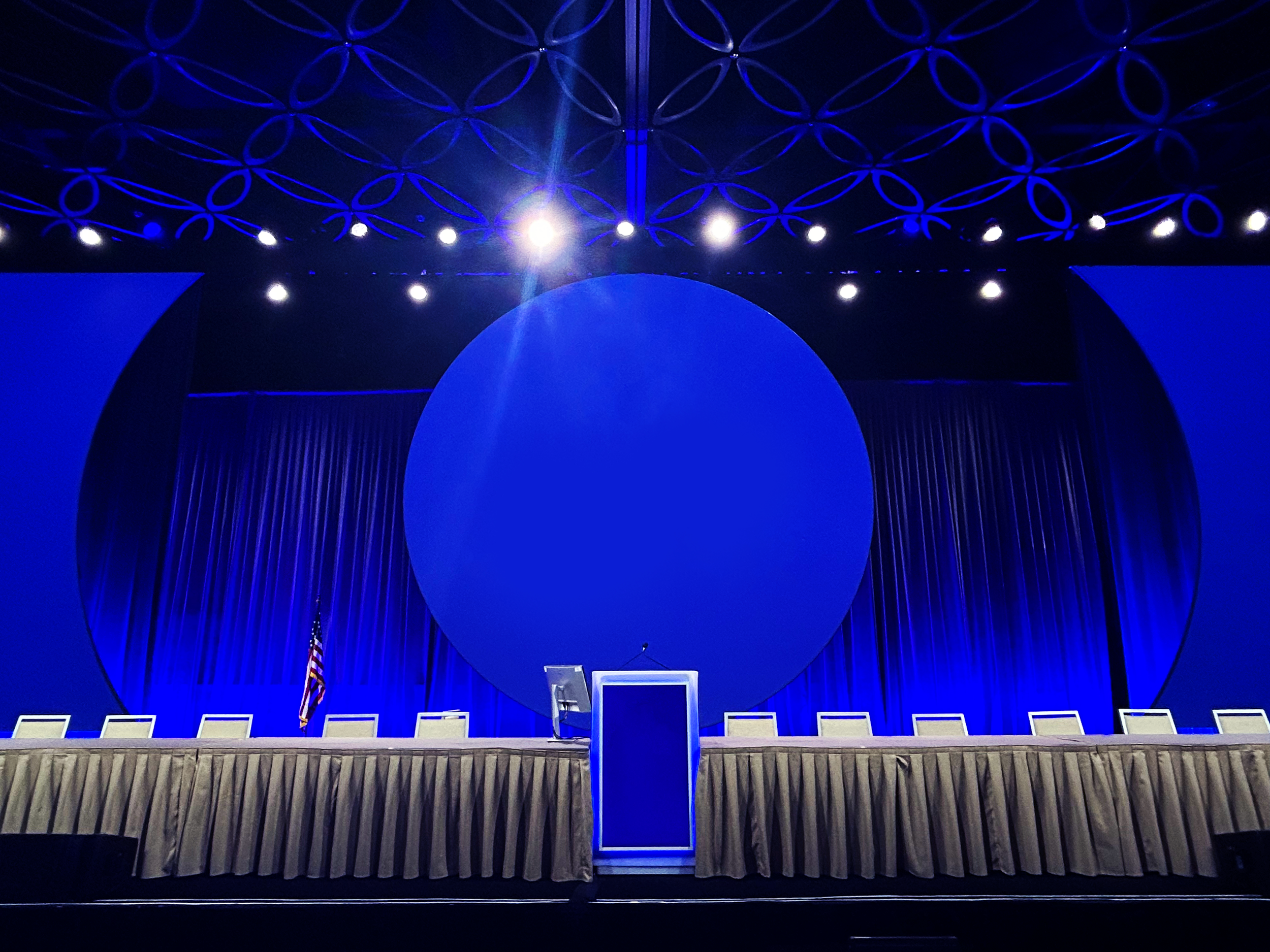 circle lectern close front.png