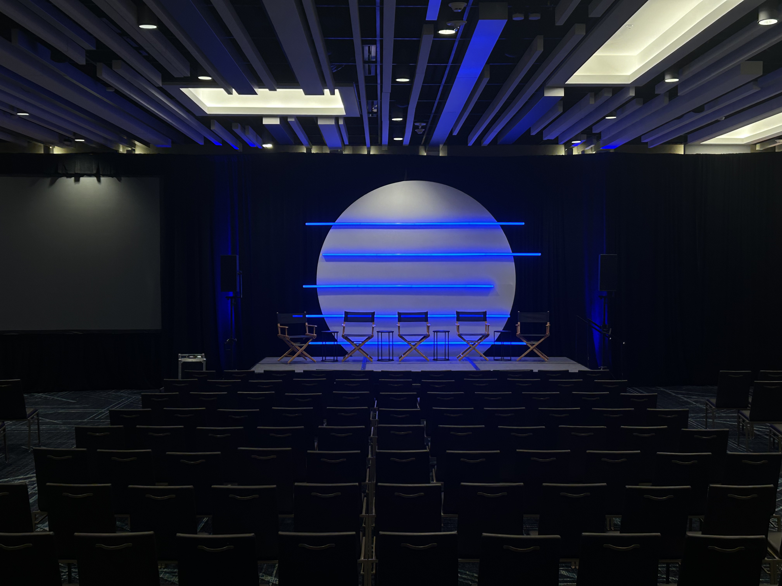 Circle with pixel bars.png