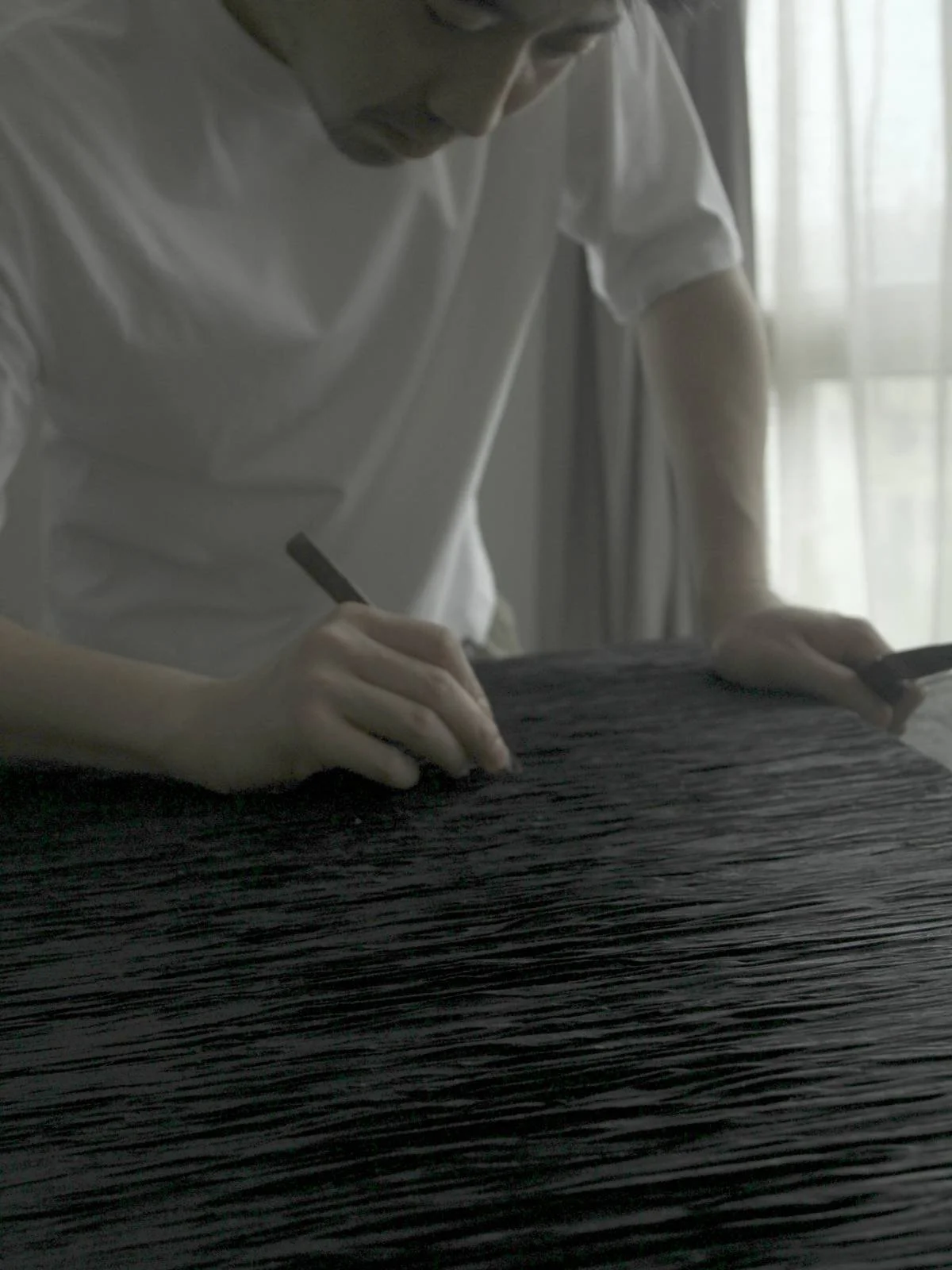 Zhanghao carving the surface of a large painting