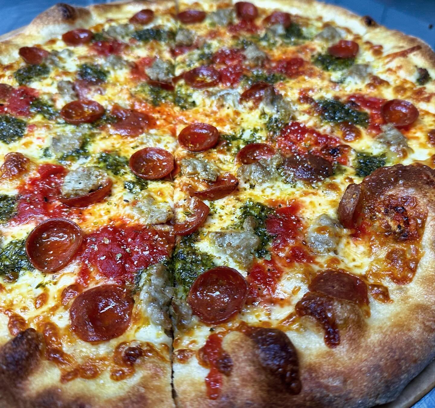 Y&rsquo;all like pesto?! 💚 We&rsquo;ve got a limited special pizza this week (or until it&rsquo;s gone!) featuring scratch made pistachio pesto 🤤. Pepperoni with scratch made Italian sausage, pistachio pesto, and red sauce. 

👉 Don&rsquo;t forget 