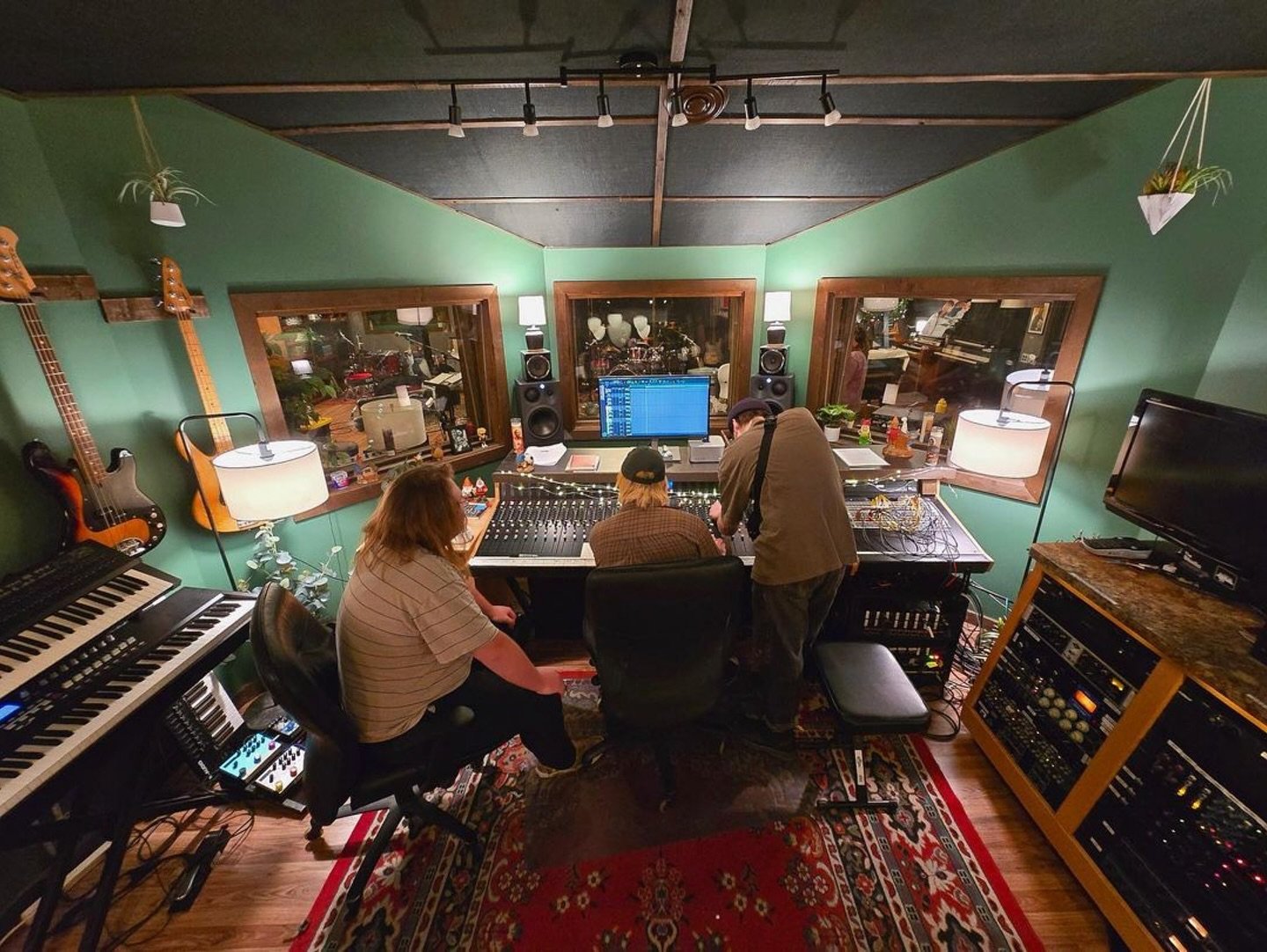 repost from @bunnybloodband, yall rule 🖤

@bunnybloodband: We had so much fun @carpetbooth a couple weeks ago. Thank you @zzurn for letting us record at your incredible space. Huge thanks to @jack_liedel @de_dn_me and Danny for working with us all d