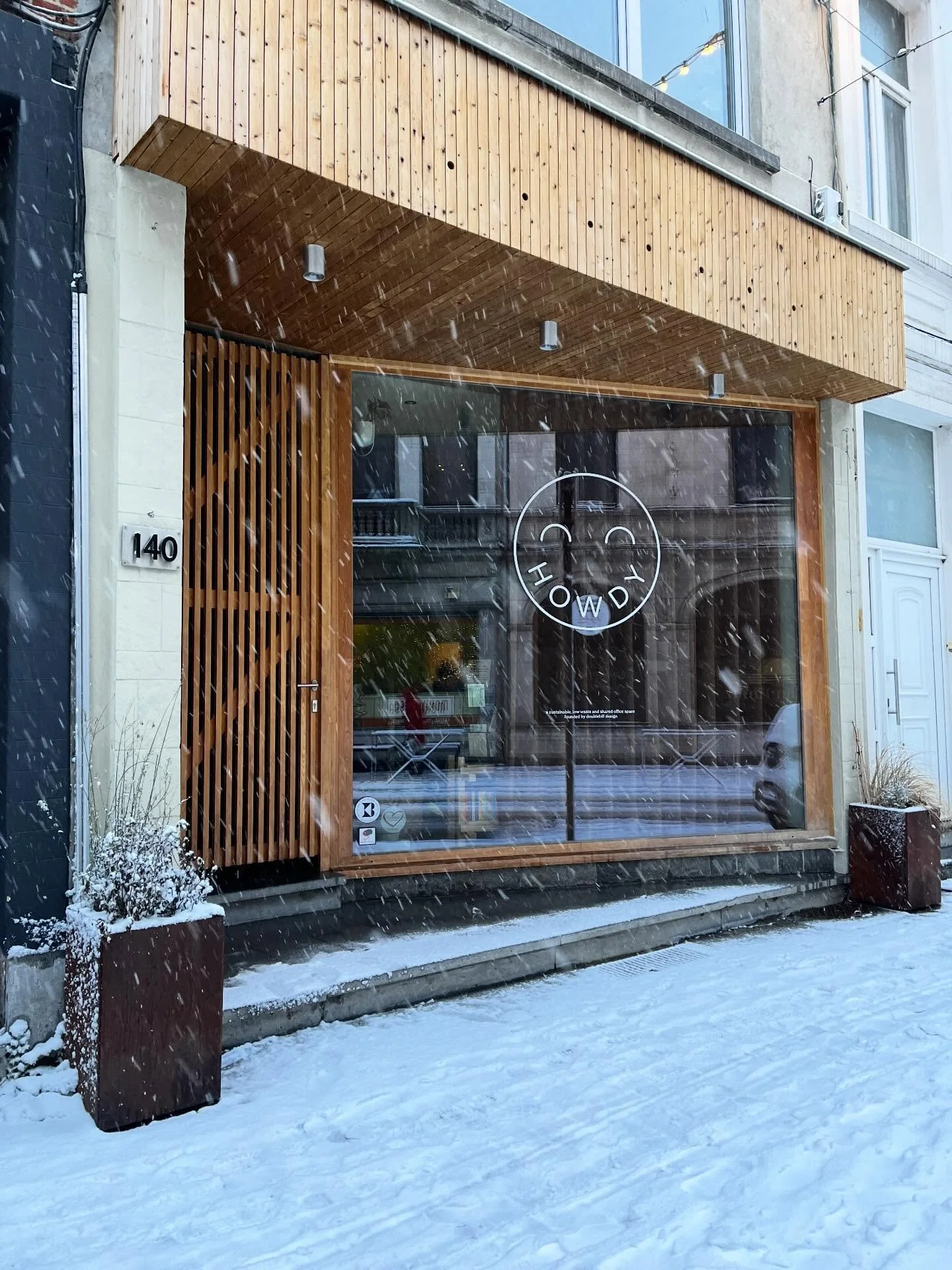 Gezelligheid troef in Howdy &ndash; door weer en wind. ⛄️ Nog een gelukkig nieuwjaar van ons!