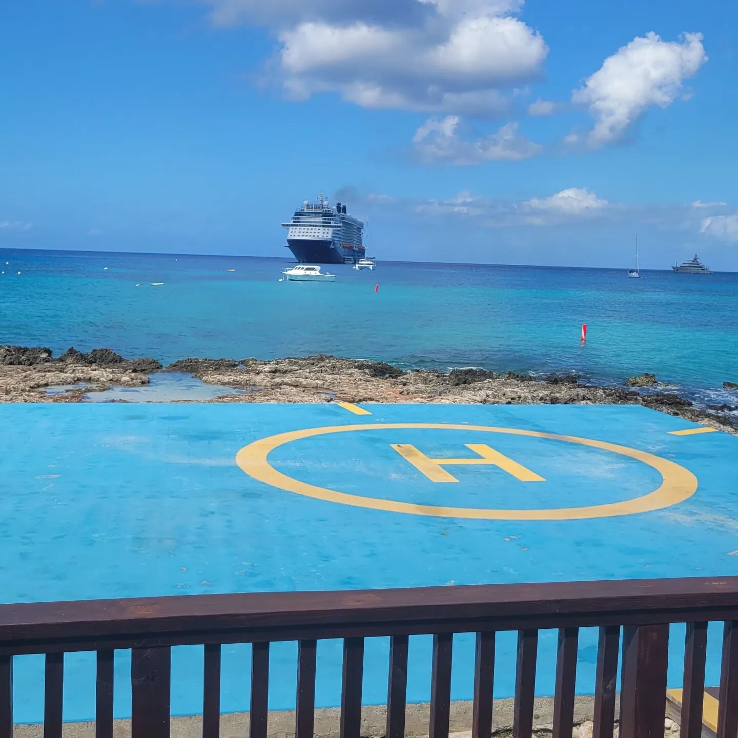 Our helipad looks so lonely without the helicopter. 😥
&bull;
&bull;
&bull;
&bull;
#cihelicopters 
#whereareyounow 
#oceanview 
#cruiseship 
#aviation