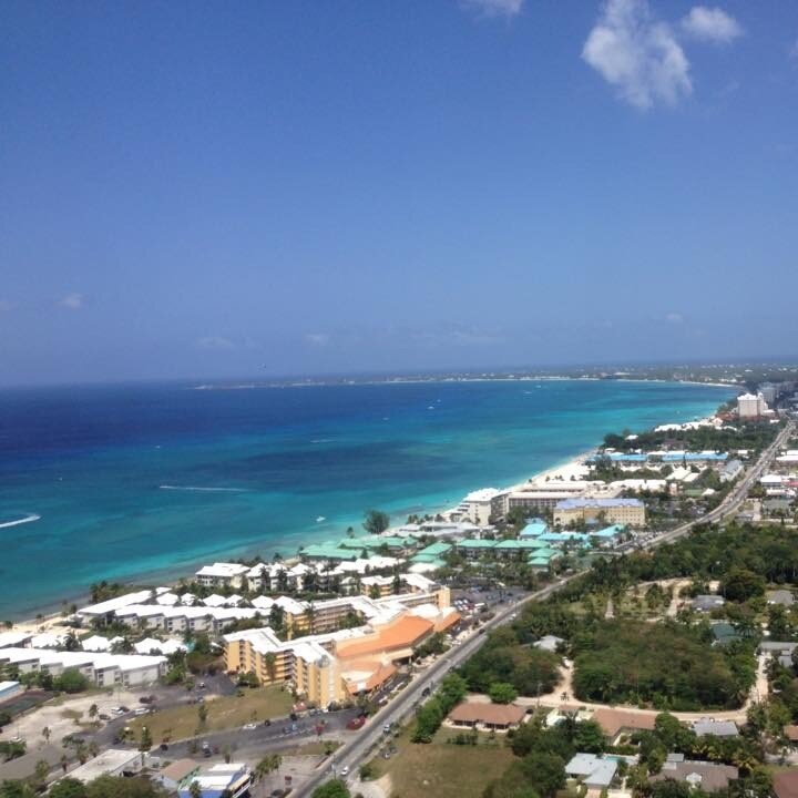 How many angles of #sevenmilebeach can a person take from the air? 
The answer: Unlimited.
&bull;
&bull;
&bull;
&bull;
#cihelicopters 
#picsfromtheair 
#sevenmilebeach 
#westbaycayman 
#grandcayman