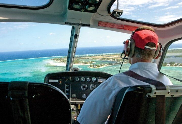 This has to be the second-best seat in the house!! 😎
&bull;
&bull;
&bull;
&bull;
#helicopterpilot 
#helicopterview 
#grandcayman 
#ocean