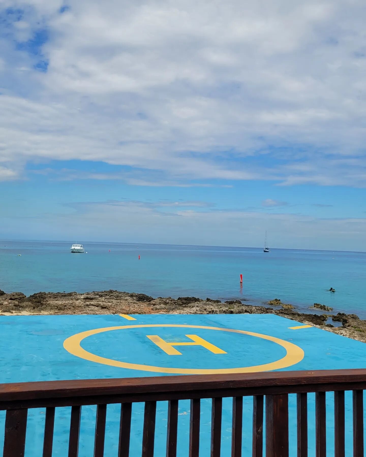 I think our helipad is due for a good cleaning. 🤔🧼
&bull;
&bull;
&bull;
&bull;
#cihelicopters 
#workviews 
#saturdayvibes 
#cloudyday☁️