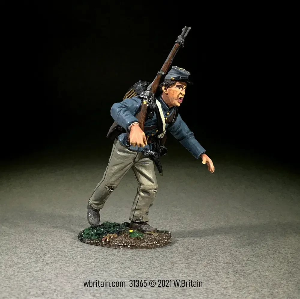 31365 - Confederate Texas Brigade Infantry Charging at Right Shoulder, No.3