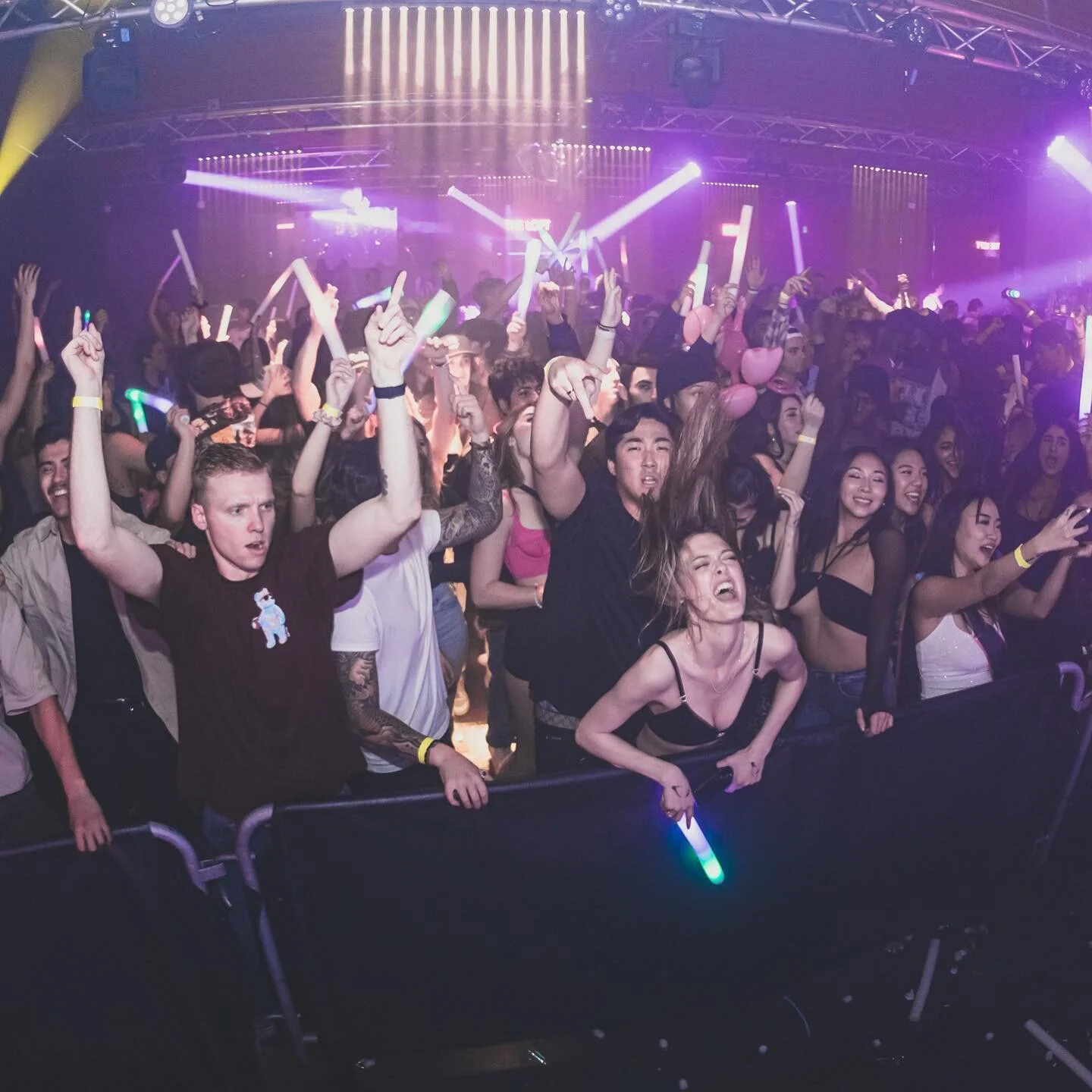 Let&rsquo;s fist pump the night away! 
Two cities this weekend!
📍Seattle this Friday ✨
📍Los Angeles on Saturday ✨
💓💓💓👀
@chopsueyseattle 
@catchonela 

R u ready??? 👀