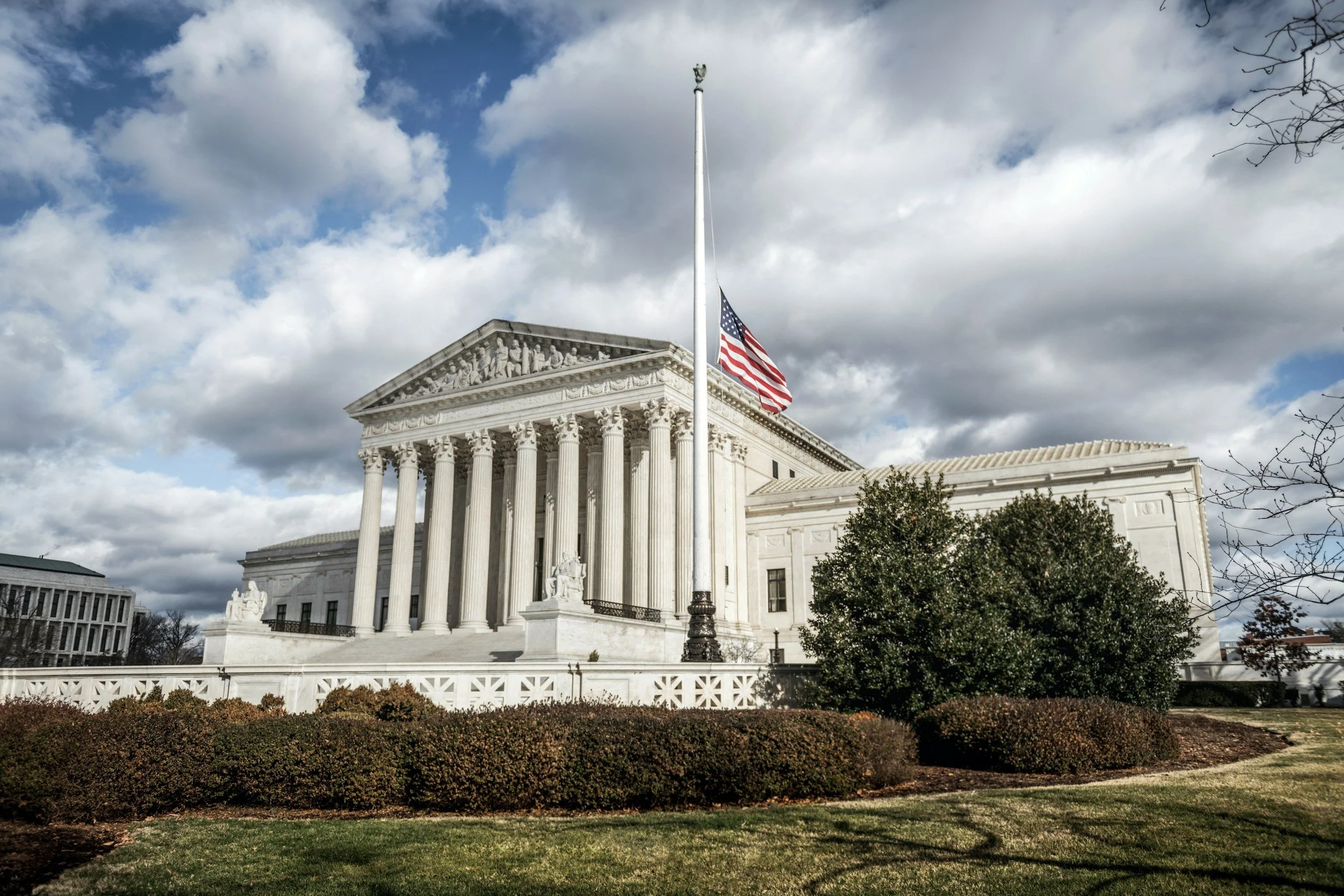 White House Seeks Supreme Court Approval of Trump’s Tariff Powers