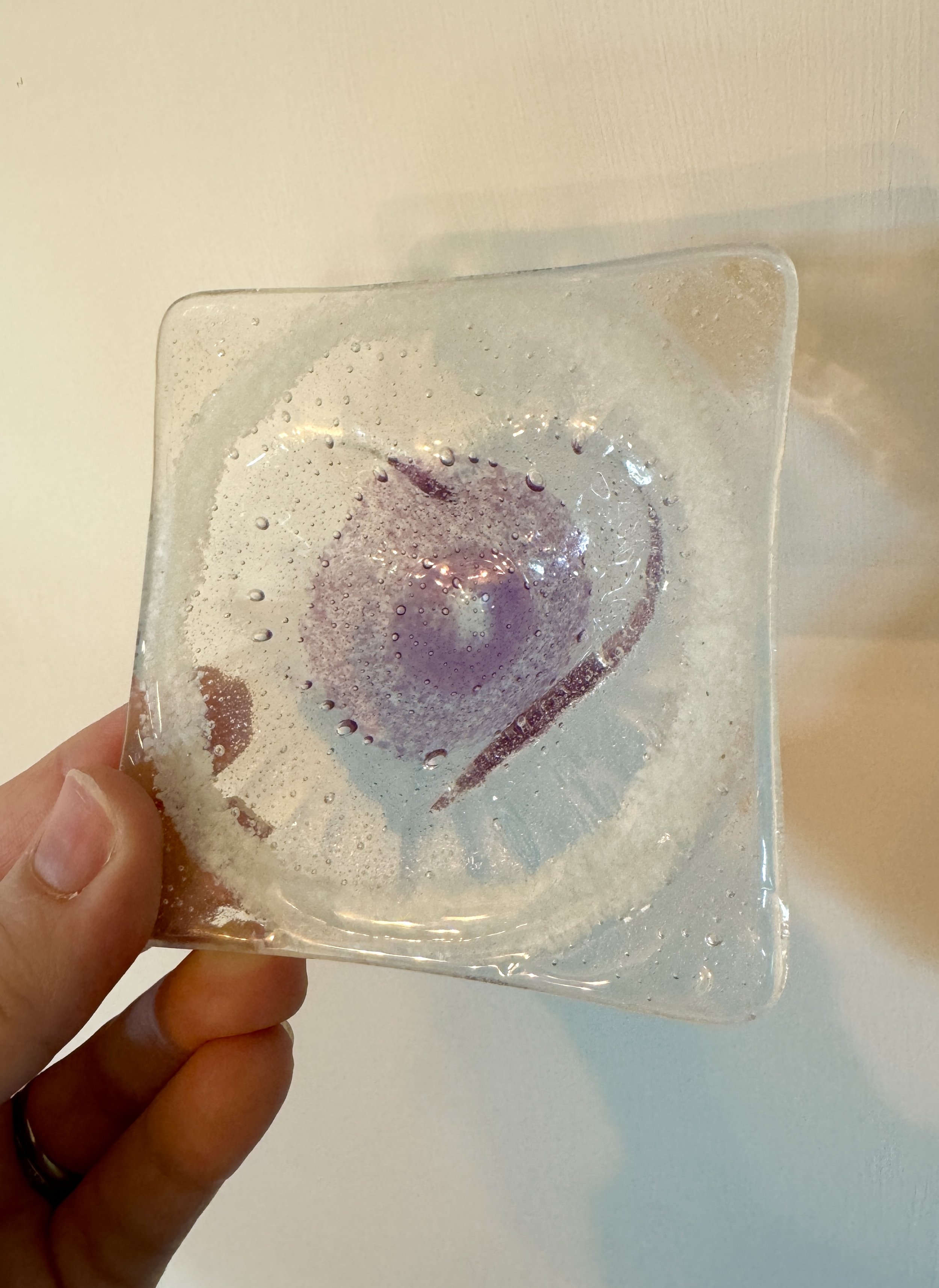 ClearWobbleHeartDish-a.jpg