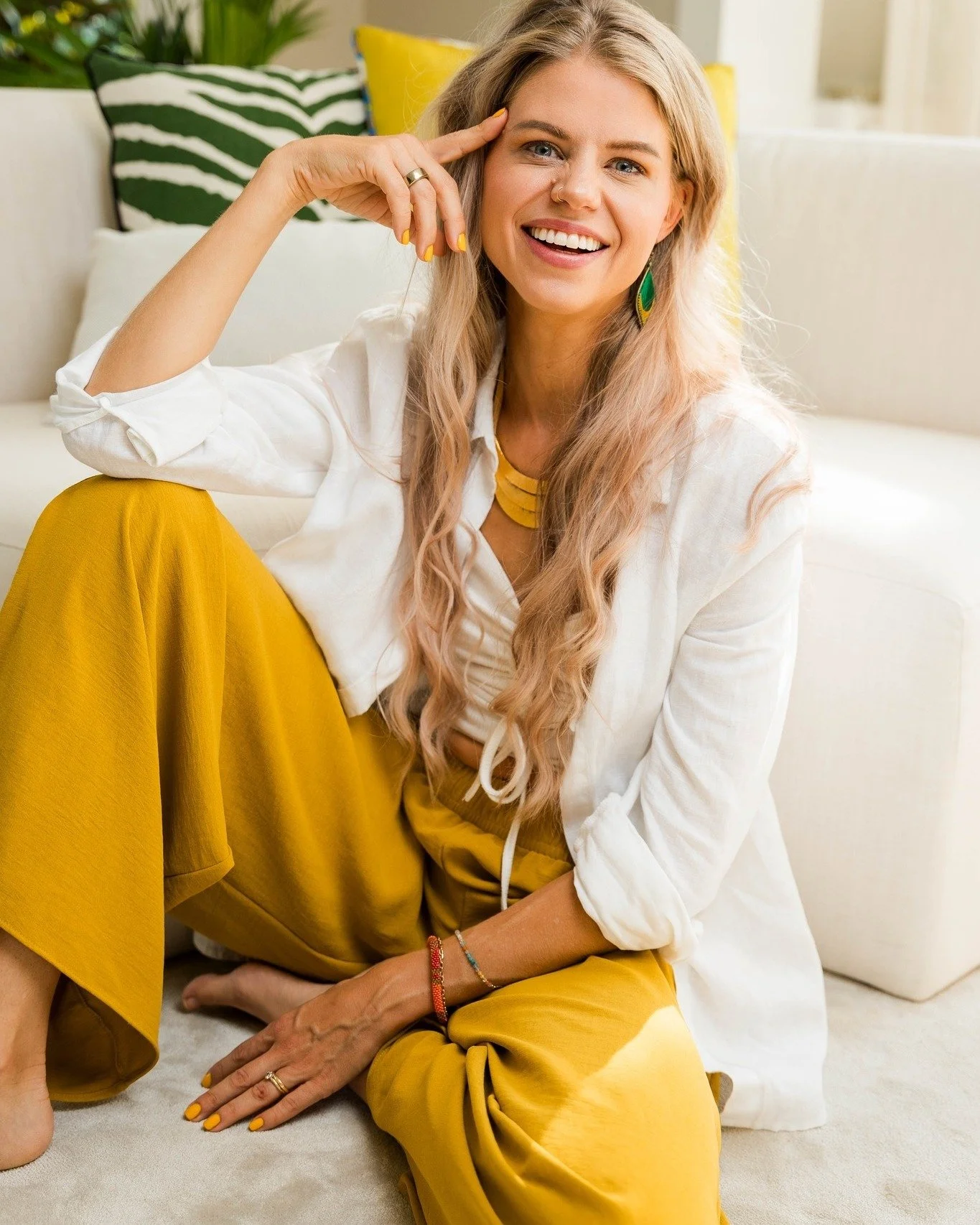 What makes your photo shoot a *huge success*?

If you'd ask me 'Elisa, what makes a photo shoot super iconic?'

👉 I'd say: Be photographed in a way that captures your VIBE so well that people feel magnetically drawn to you

Many photographers can ta