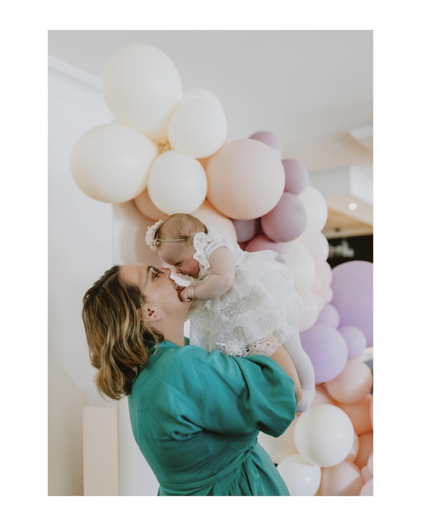 Isla&rsquo;s Christening❤️ I love capturing Christenings. All the love from everyone is so heart warming! Thanks for having me on this special occasion. 
Venue: @themanorgoldcreek 
Backdrops and Balloons: @tinycreaturesco 
Cake: @_____keik_____ 
Flow