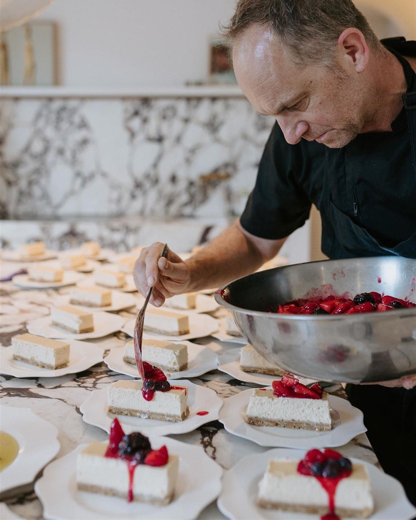 A sweet ending to this ladies lunch - Rob delicately placing finishing touches to these Vanilla Baked Cheesecakes - A crunchy biscuit base with fresh Chantilly cream and fresh fruits.

📷 @leileiclavey @belinda_thecuratedlife_ 

#caterer #catering #e