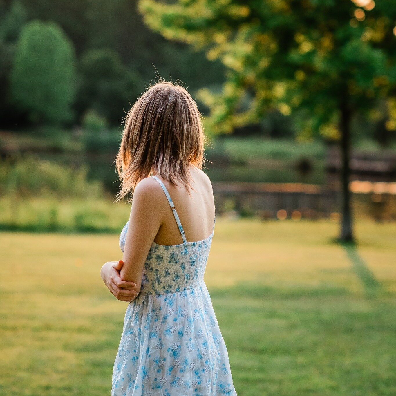 When I was a teacher, I had a student in 2nd grade who was free spirited, happy go lucky, and full of amazing energy. I recently got to photograph that same student for her SENIOR session and it was so FUN! What a joy to have both experiences with th