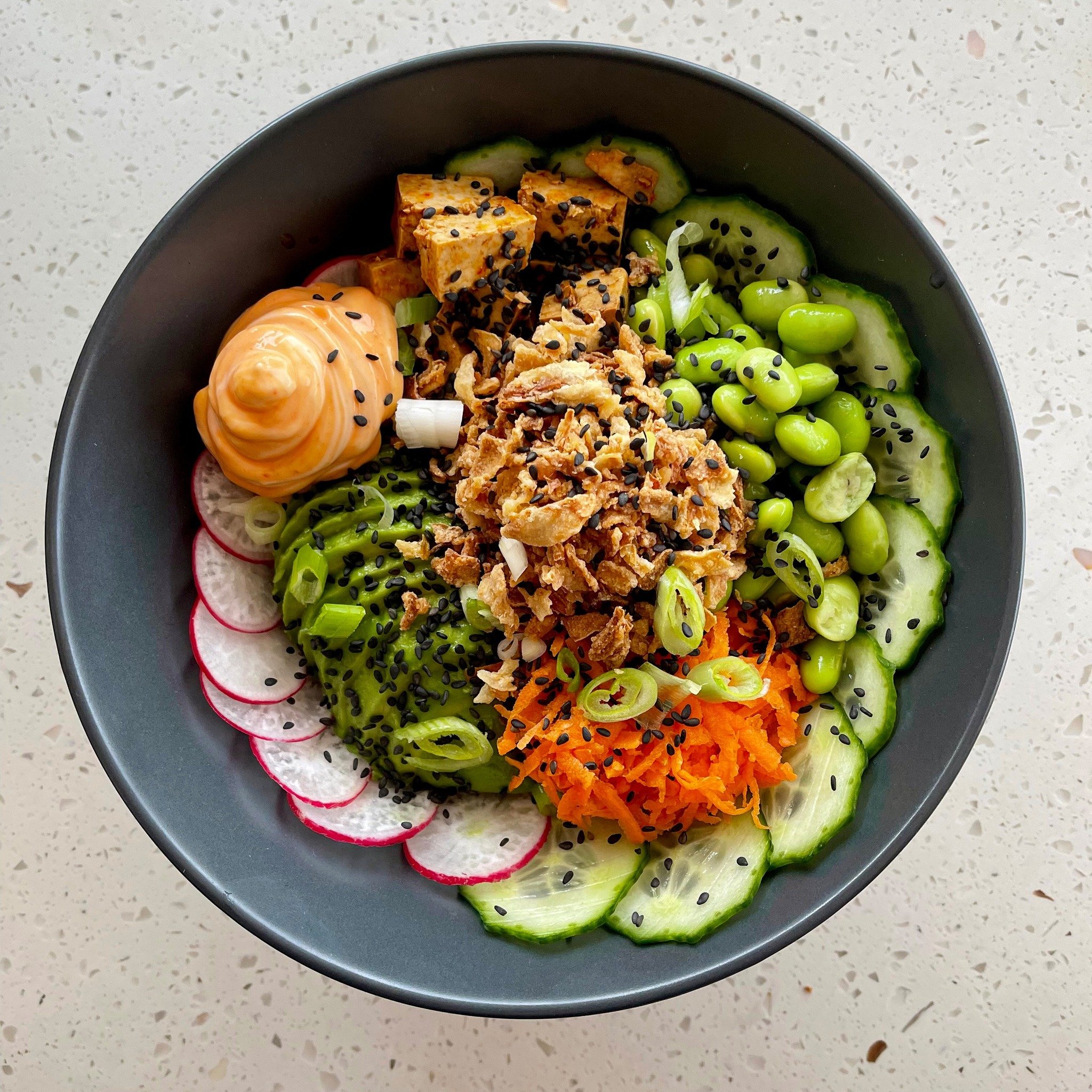 🍣🥗 Tuna, salmon, or tofu &ndash; what&rsquo;s your favorite poke bowl? 🥢 Can&rsquo;t decide? Let us know in the comments below! 🌟🍽️ WE ARE OPEN AS NORMAL TODAY! 

#bankholiday #health #poke #pokebowl