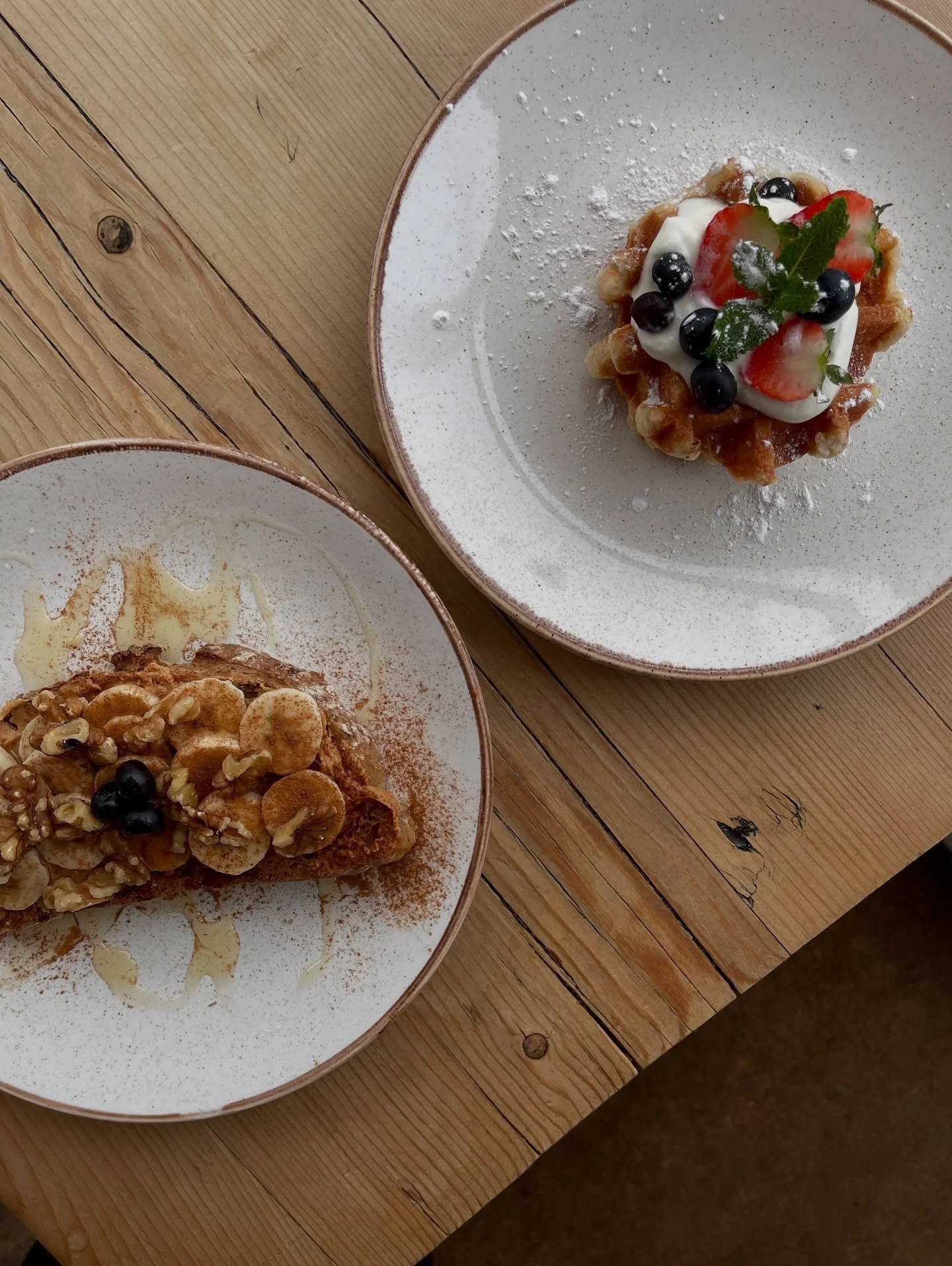 Who else is excited for our A/W menu to return&hellip; this time with some extra wintry treats ✨🍲☕️? We&rsquo;ll be dropping hints later today! ❄️🍁 

#cheltenham#dunkertons#cotswolds#autumn#healthy#healthyfood