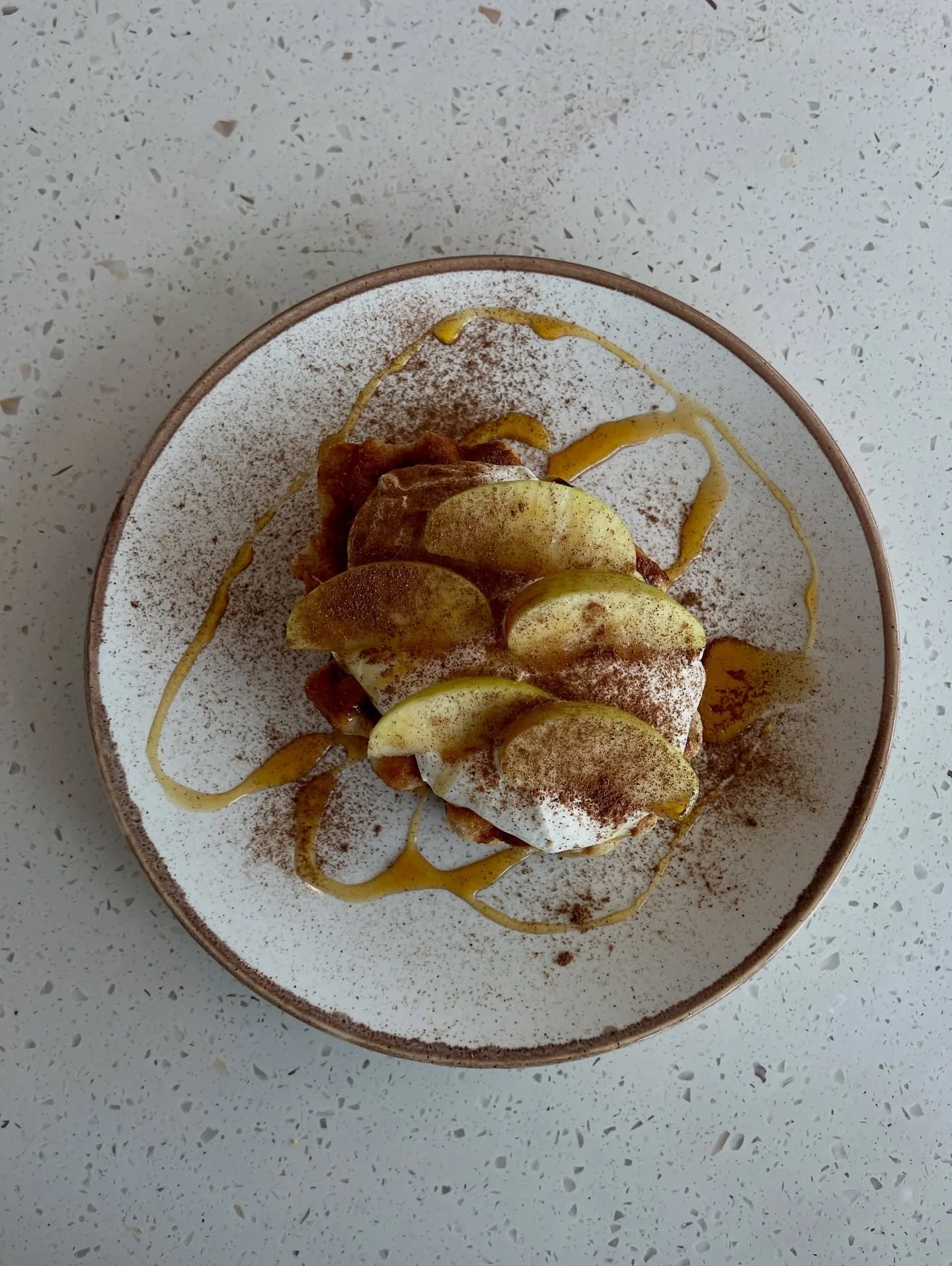 🍎✨ New to the menu: Apple Cinnamon Dutch Waffles! 🧇 Picture this a big, creamy dollop of Greek yoghurt topped with nutmeg, cinnamon, and crunchy apple pieces 🍏🤤 &hellip;all served with lashings of golden maple syrup 🍯😍

Sounds delicious, right?