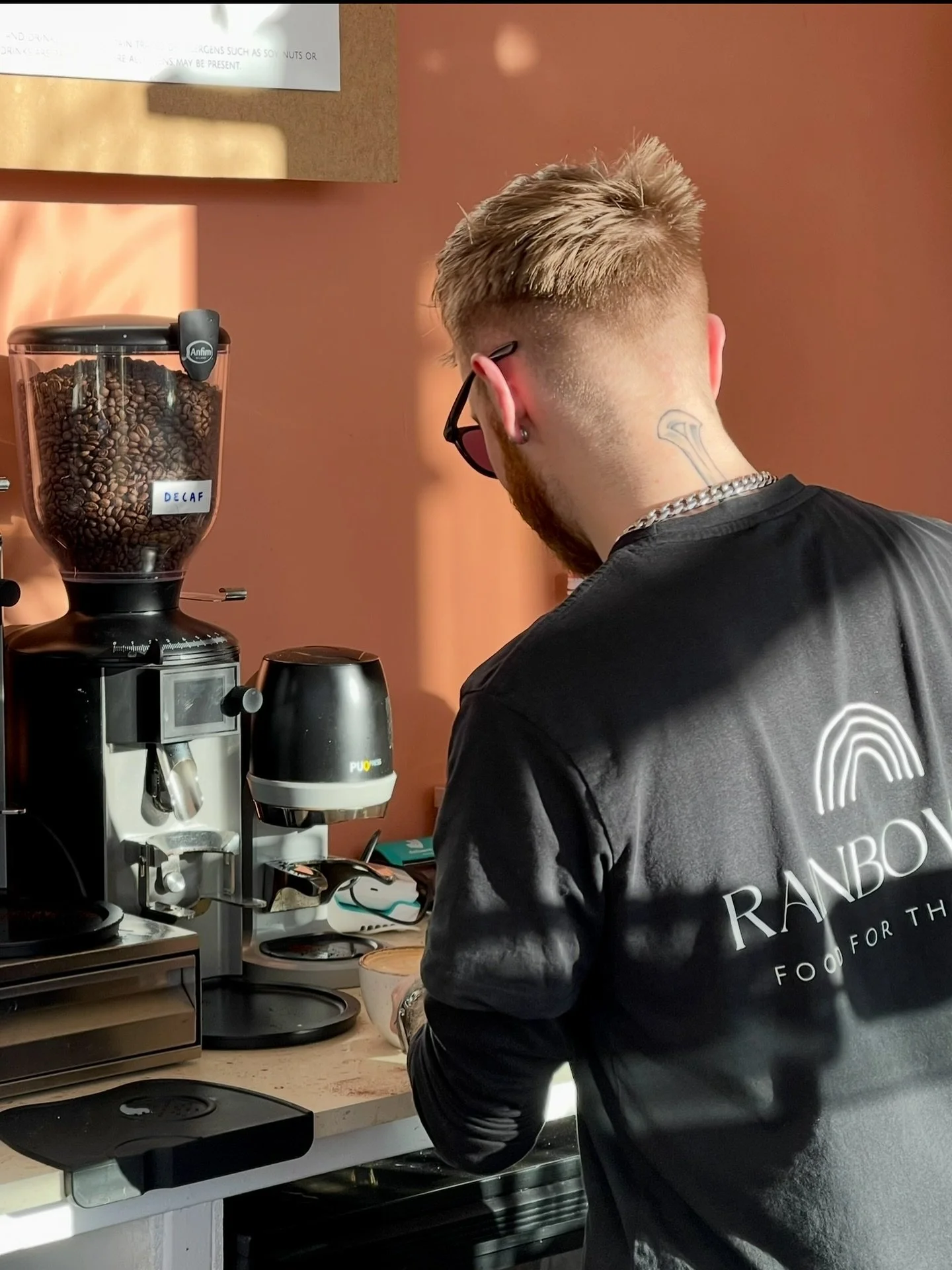 It may be cold outside, but it&rsquo;s warm inside ☕️
Pop in today and catch up over great coffee, cake, or some nourishing food. Open all day in Cheltenham &amp; Bath come say hi and support a local small business🤍

#cheltenham#cotswolds#Bath#small