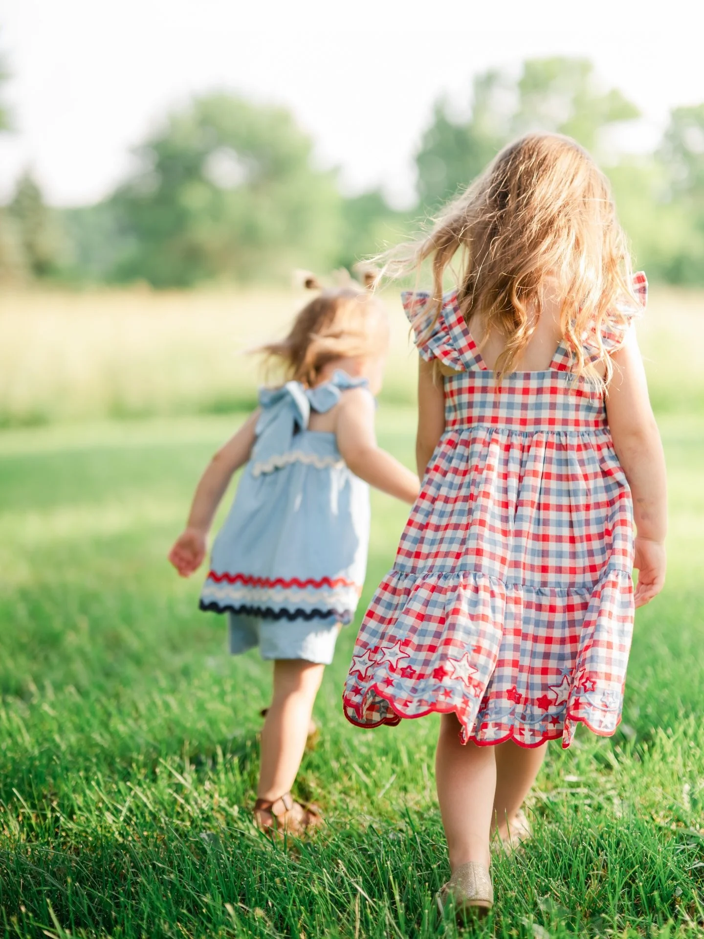 I&rsquo;m a sucker for some sister photos 💞

After all, my sisters were my first &ldquo;clients.&rdquo; As kids we would use chip clips to hang up blankets in one of our closets and pretend it was a backdrop in our photo studio. Then we would set up