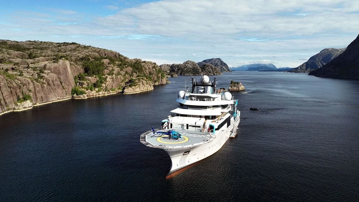 Last summer I was lucky enough to spend a week in the Norwegian Sea with @oceanx creating several mini docs with @unibergen It was truly an amazing experience, and if you have any interest in sea life or just images that look stunning, please check t