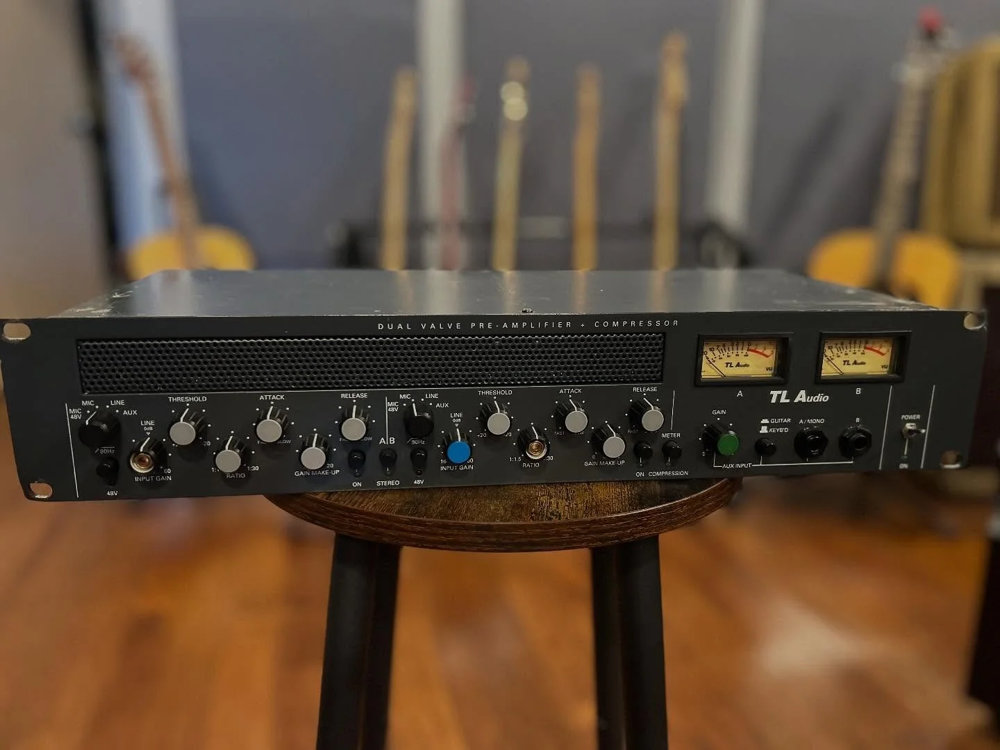 🚨 New Gear 🚨

Picked up a TLAudio C-1 from Facebook marketplace over the weekend. This two channel tube preamp and compressor combo unit was my favorite pieces of outboard gear in Studio B @fredoniau 

This unit needs some new tubes and a little TL