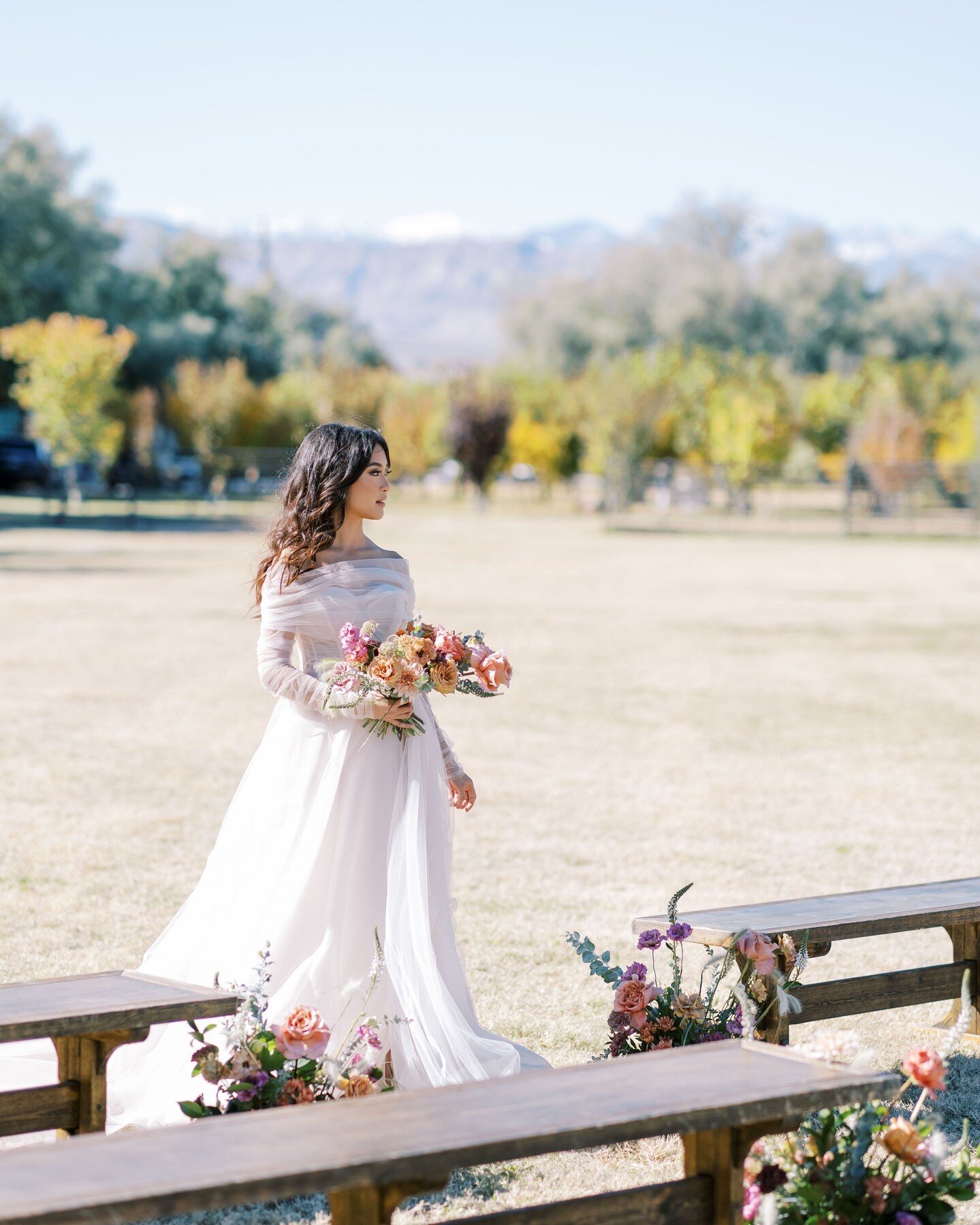 Walking down the aisle, in the middle of a beautiful outdoor setting in Las Vegas is nothing short of magical! Especially when this is truly a one-of-a-kind spot in our city!

Planner &amp; Designer: @ashleycreative 
Photographer: @shaunaandjordon 
V