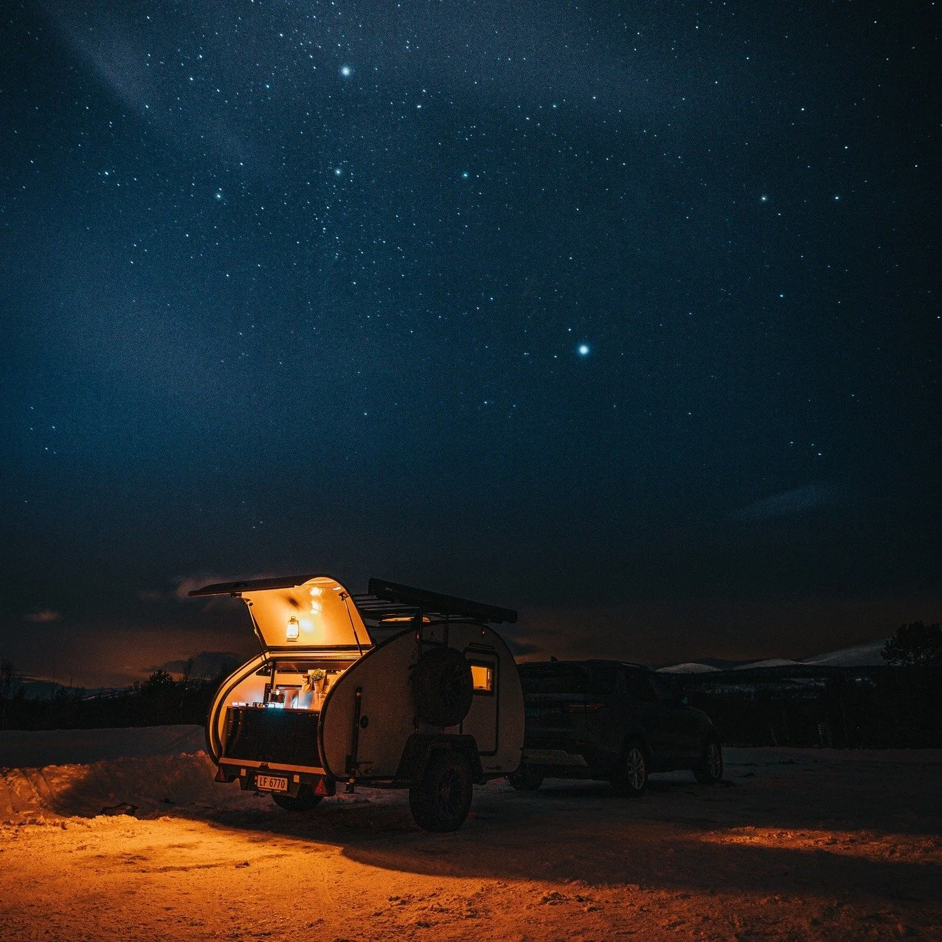 For et skue! ✨Som om verden har blitt litt mindre, og samtidig uendelig stor.

Du vet, Hero Camper gir deg muligheter hele &aring;ret. Ta dem og nyt.

📸@magste

 #herocamper #opplevelser #skog #reise #natur #familie #liveterbestute 

@herocamperdanm