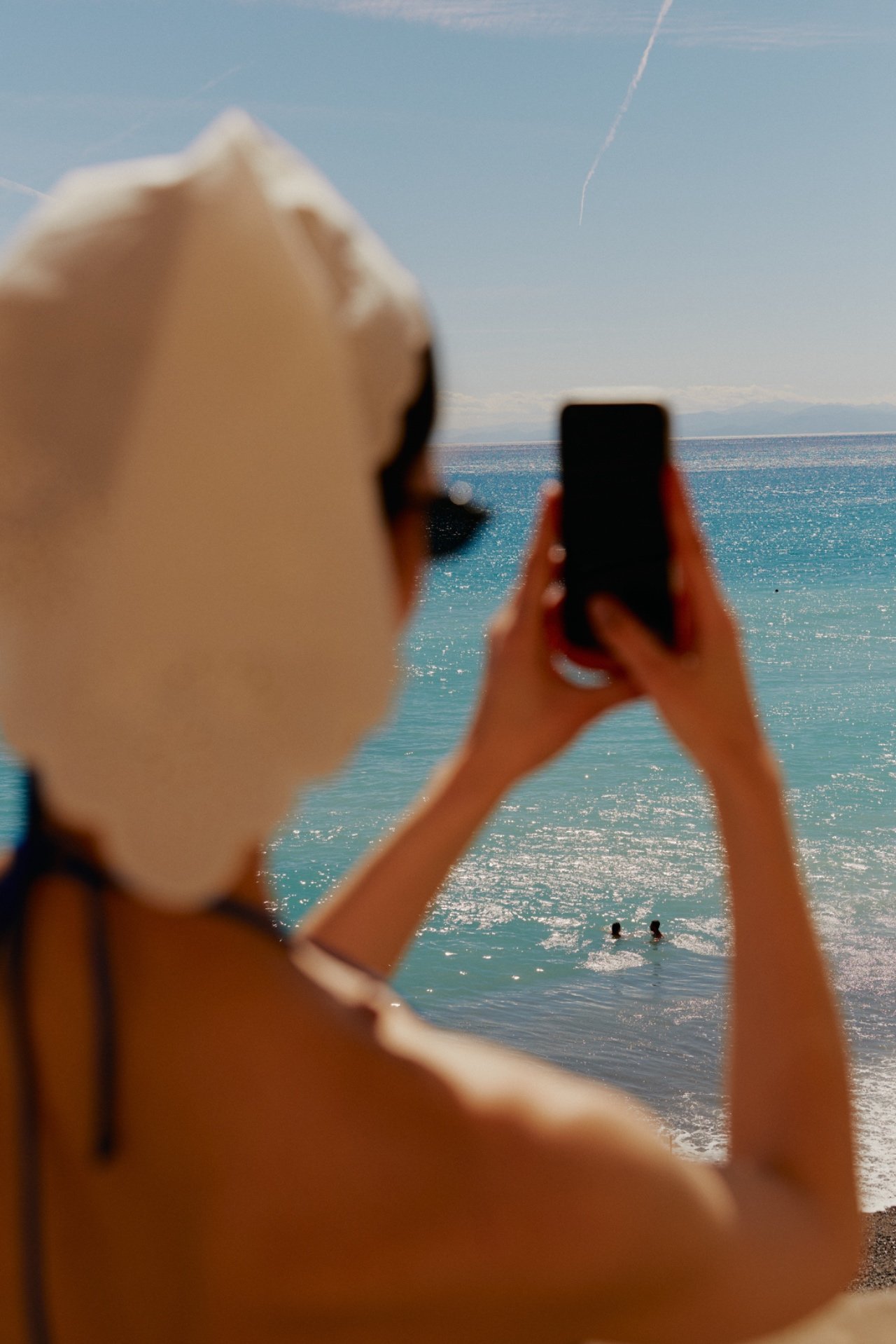 Travel Beauty Essentials: What to Pack and When to Book Before Vacation