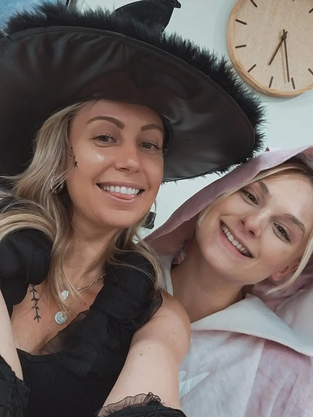 Sorci&egrave;res, citrouilles et brushings magiques &mdash; l&rsquo;&eacute;quipe du Pr&eacute;au vous ensorcelle aujourd&rsquo;hui ! 🕸️✨

#halloween #laval #hairsalon #lepreau