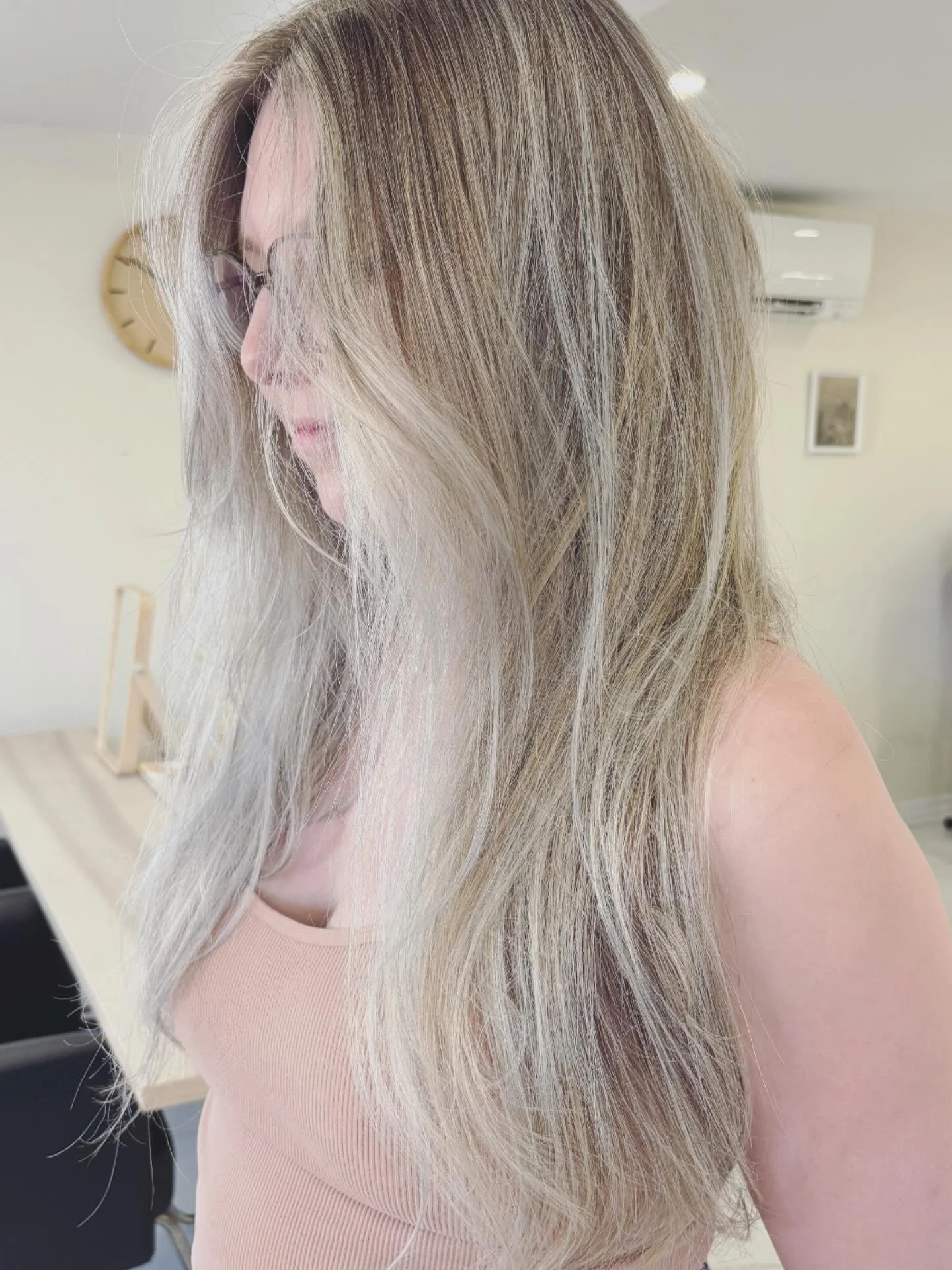 Soft contrast blonde ✨

Par @camie.hairtherapist 

#hair #rosem&egrave;re #sterose #laval #hairstylist #blonde #coiffeuse