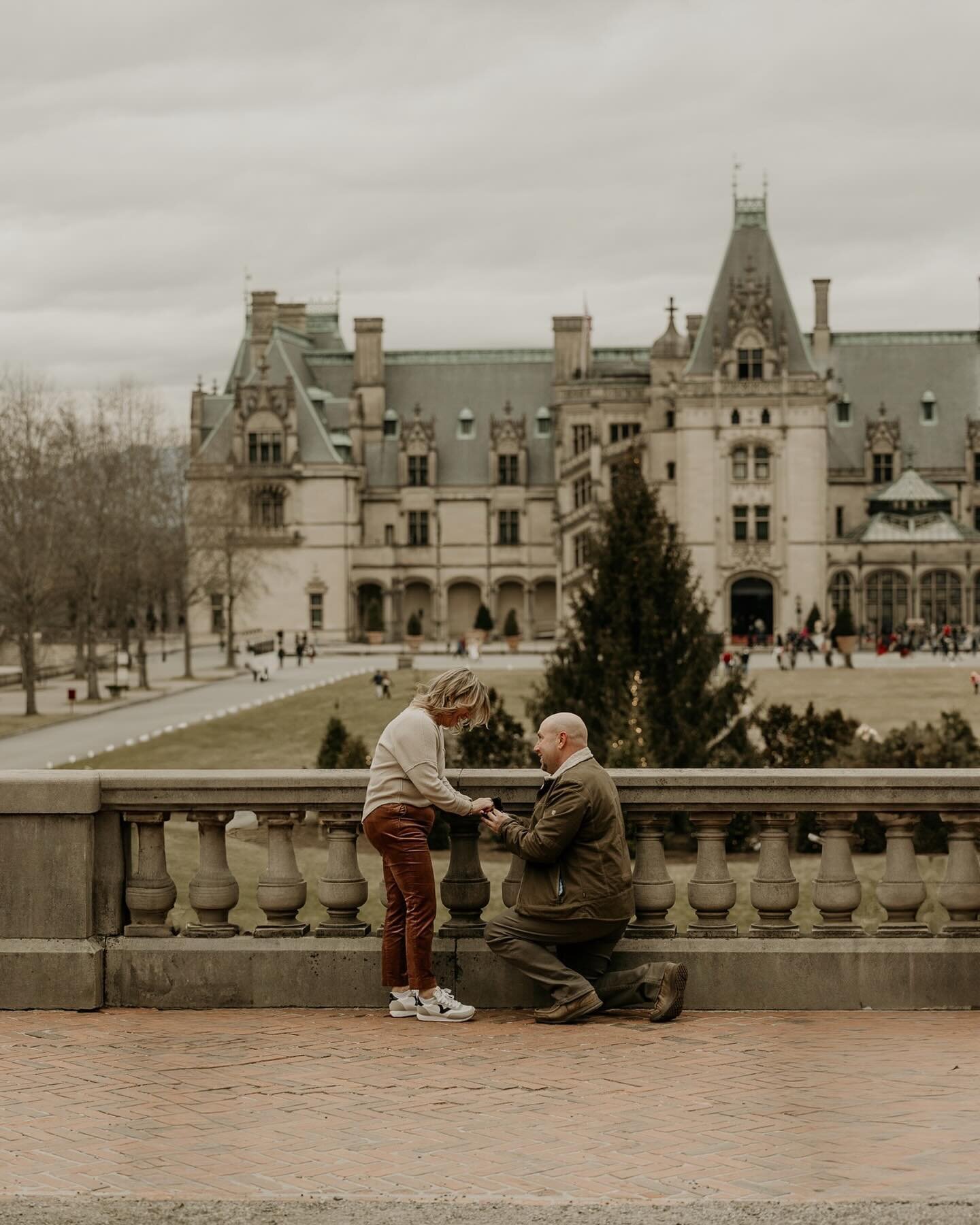 Biltmore Engagement✨
.
.
I was able to check off one of my dream shoots off my bucket list yesterday. Dana and Jonathan had the sweetest proposal yesterday @biltmoreestate. Jonathan and Addison planned this out so perfectly and Dana was completely su