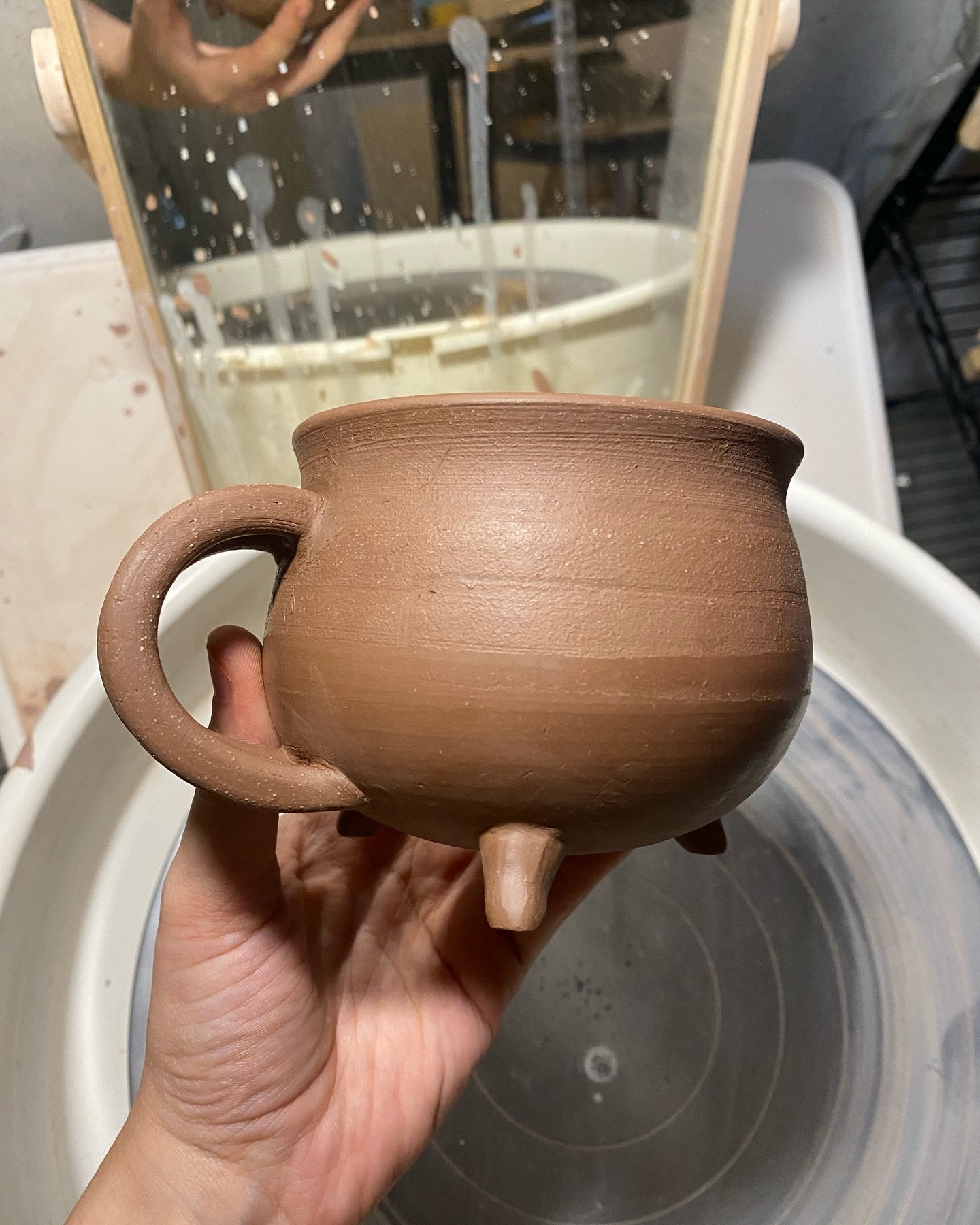 Cauldron mugs! 🖤 5 of these cuties coming soon :)
.
.
.
#cauldronmug #halloweenmug #spookyseason #witchyvibes #handmade #pottery #thelittlestem