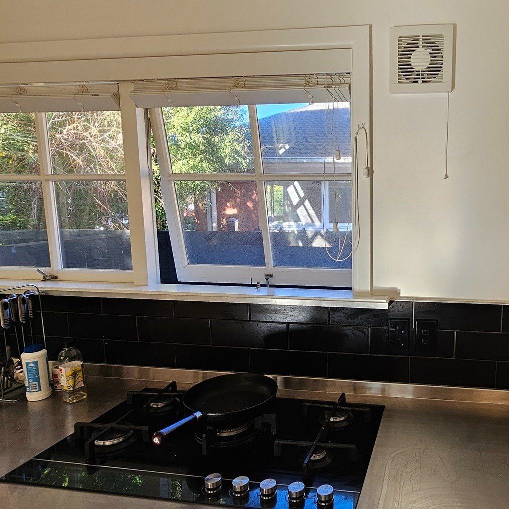 🏠 Healthy homes regulations means we are doing a lot of fan installs. This is one of our recent installs where due to the window a rangehood wasn't really an option