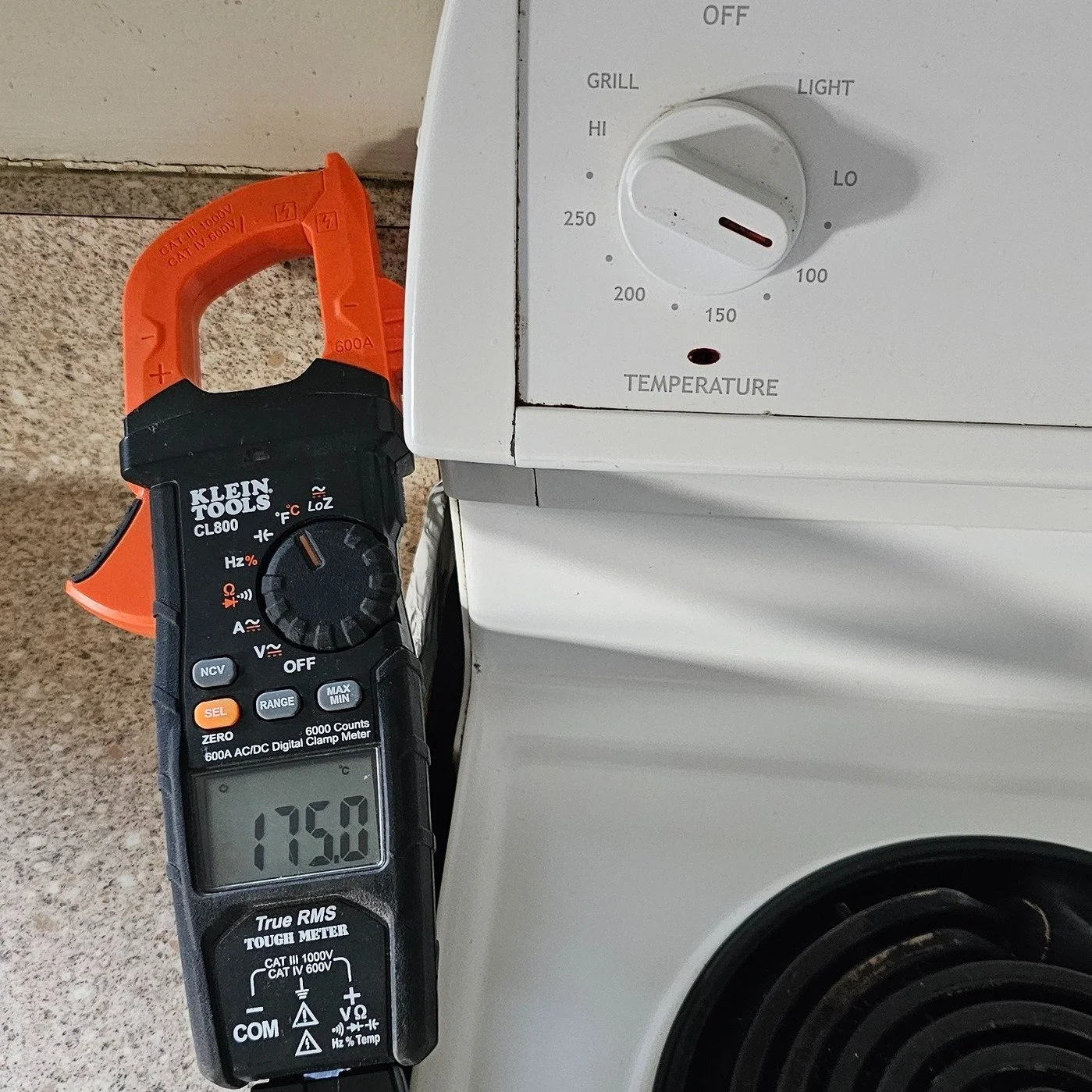 Oven playing up? We'll get that sorted for ya 😉
This one needed a new thermostat after reaching 175 degrees when it was set to only 100!