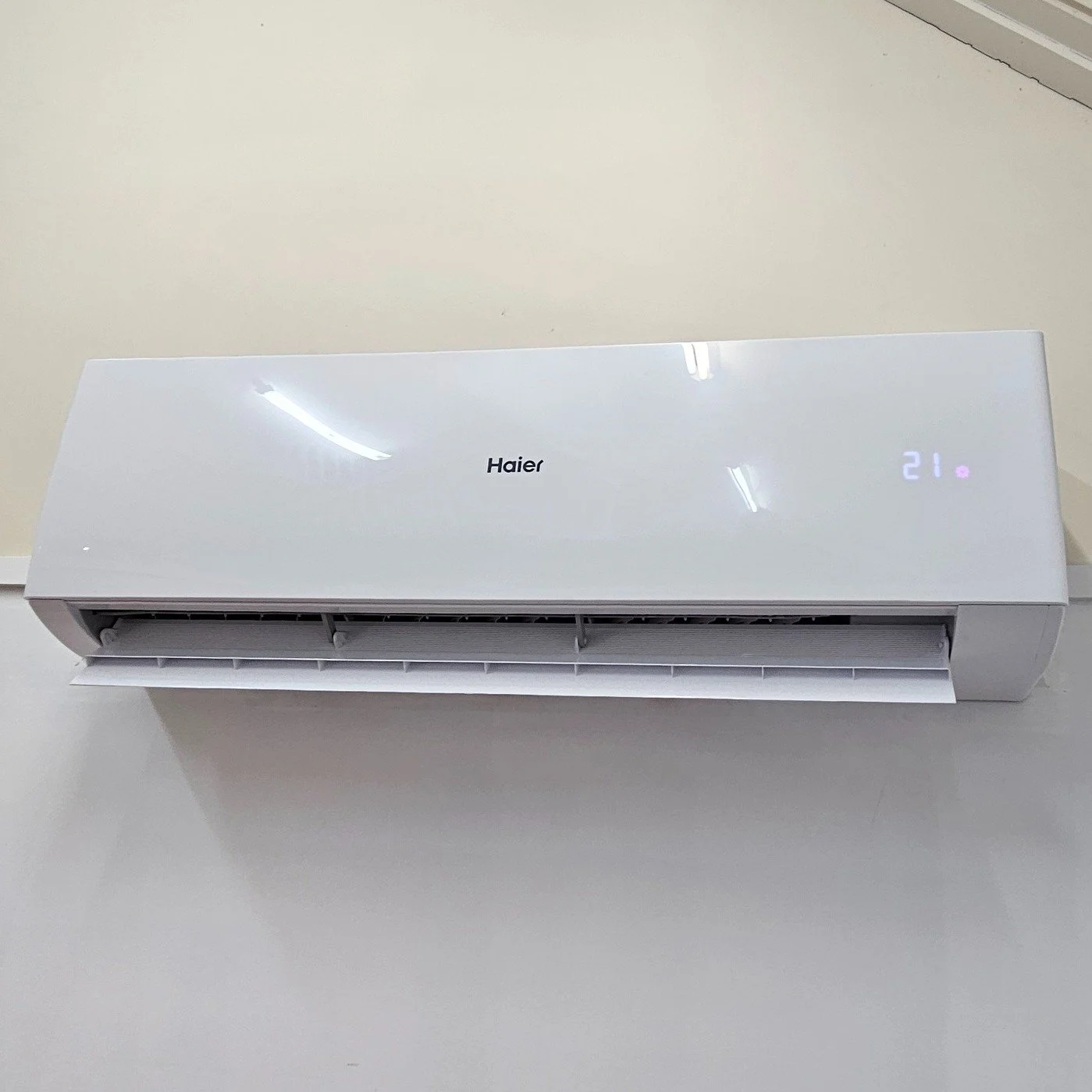 A new 7kW Haier heat pump for a local hairdresser in Amberley. Built in WiFi means the salon can be nice and warm before they even get there