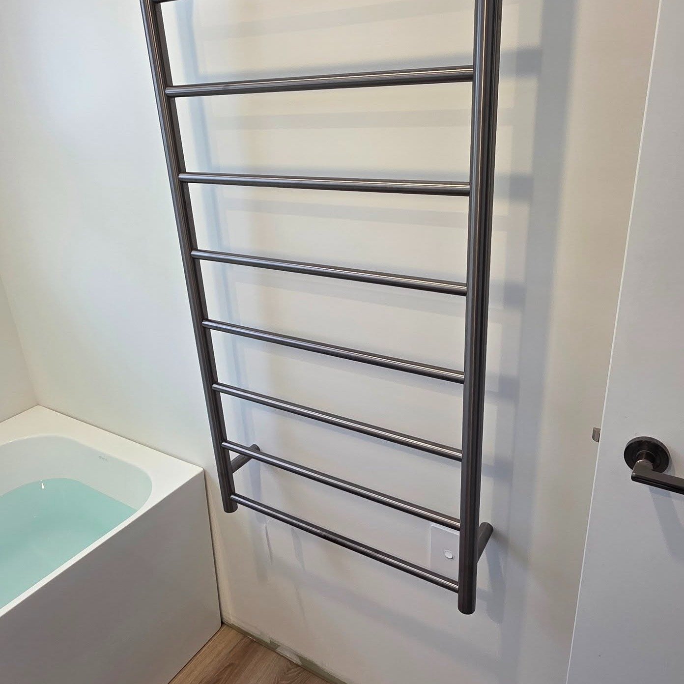 Another one in the books with the team at @garethdavisbuilders_nz ! 🛠️⚡️

A bathroom Reno is only as good as the finish you can&rsquo;t see, and the ones you can. We&rsquo;ve wrapped up the final fit-out on this little beauty, featuring a sleek LED 