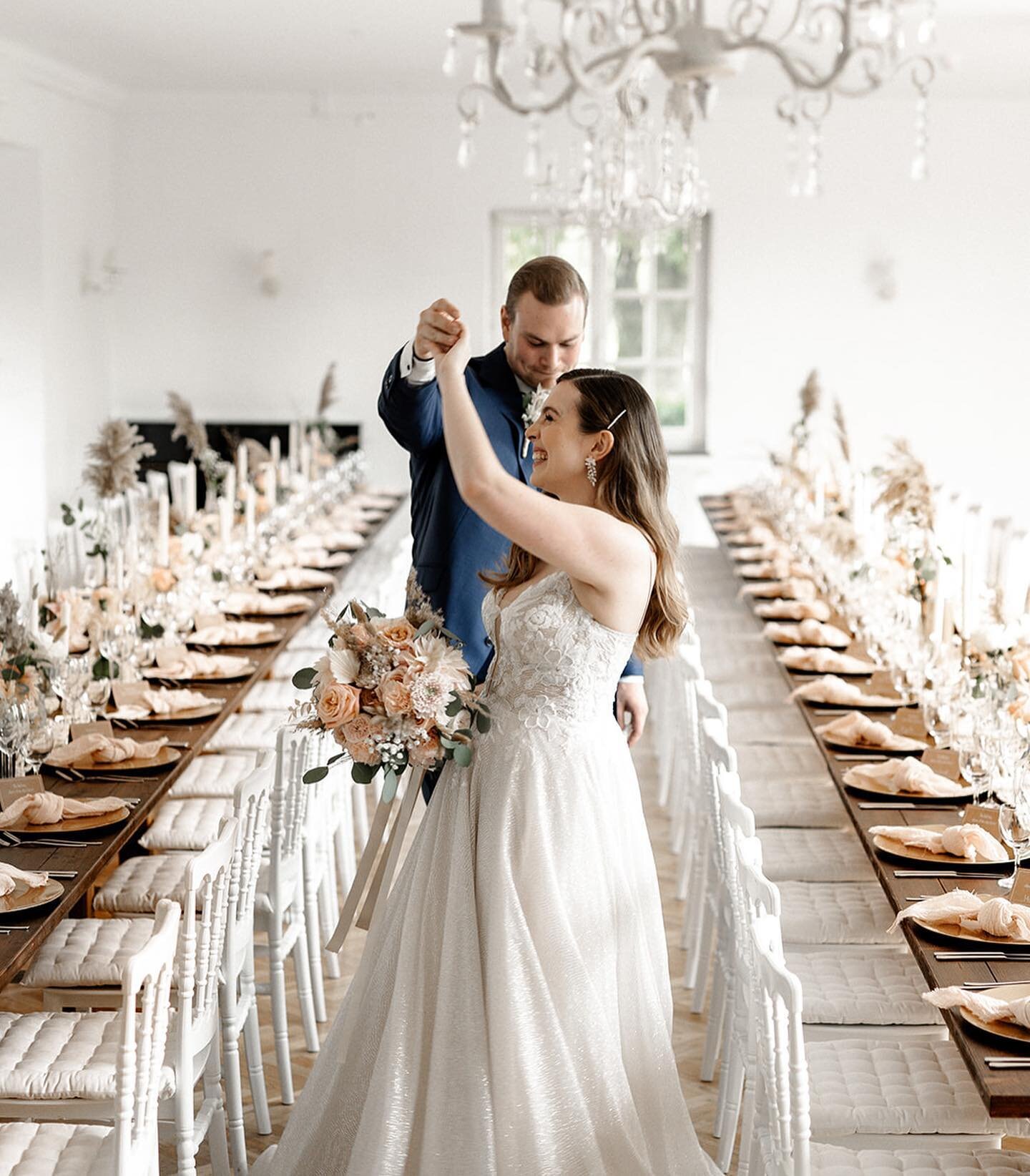 Dieser eine unbezahlbare Moment 🤍

#wedding #emotionalstorytelling #hochzeitsfotograf #pureemotions #emotionalwedding #snapshot  #afterweddingshooting #storytelling #wedding #realbride #destinationwedding #destinationphotographers #destinationphotog