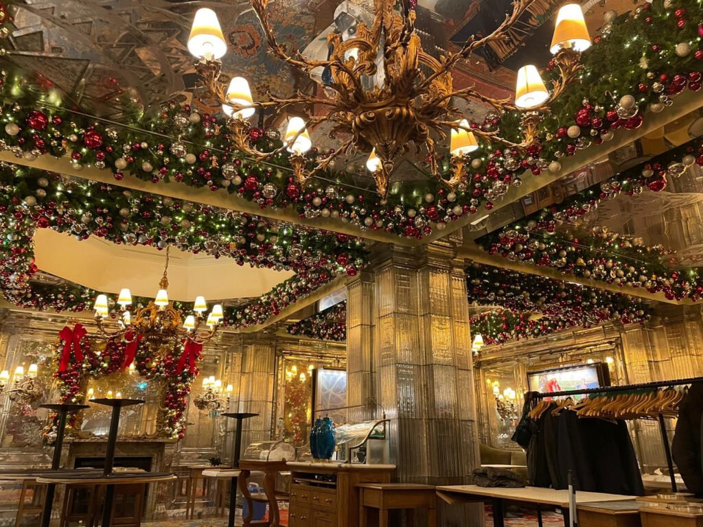 Owald's Resturant London Christmas Interior Display 2020. Scenic Painter