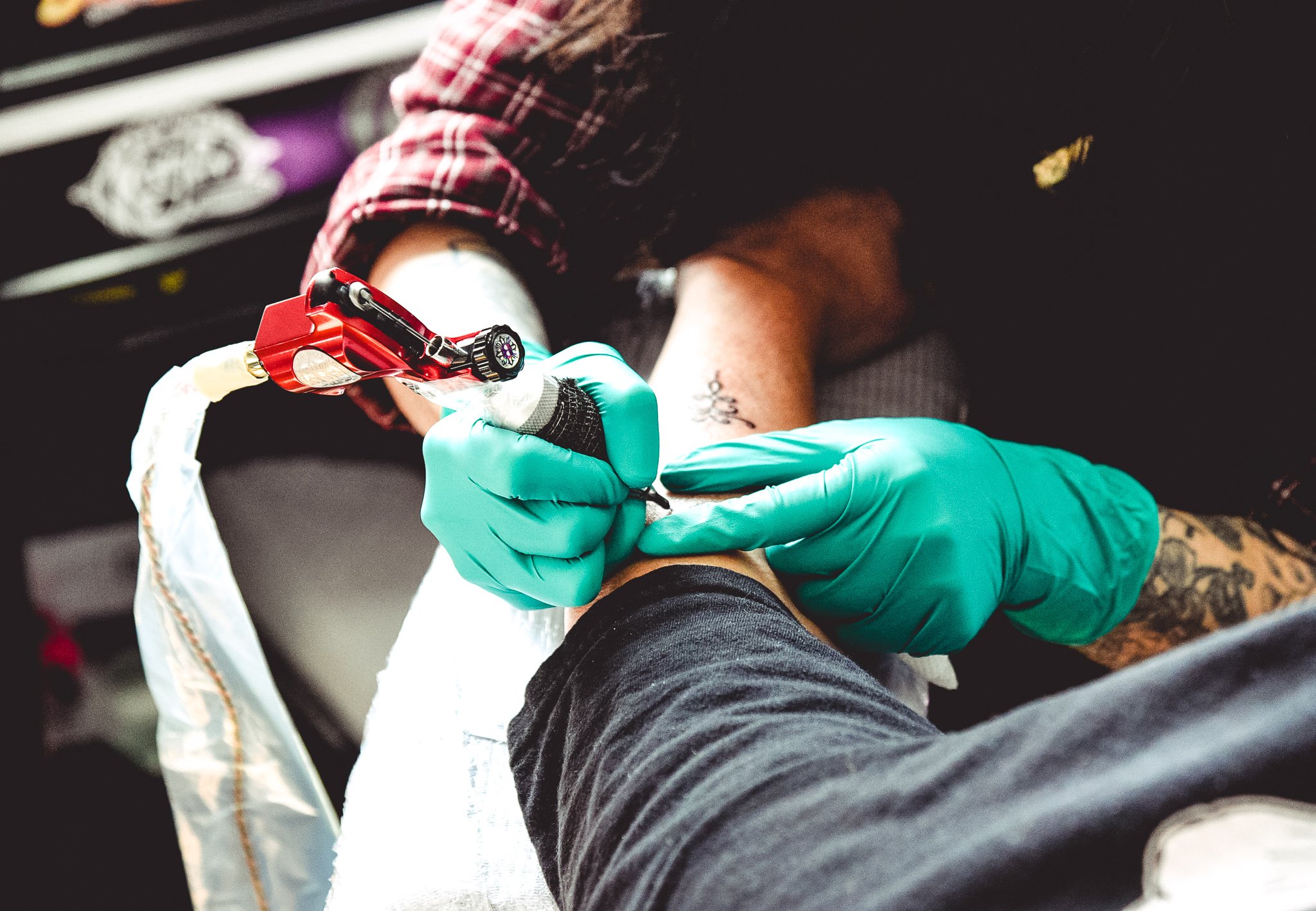 brighten old tattoos with tattoo oil