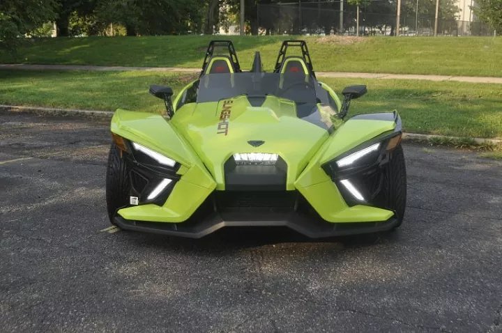 2021-polaris-slingshot-r-limited-edition-review-three-wheeled-weirdness (1).jpg