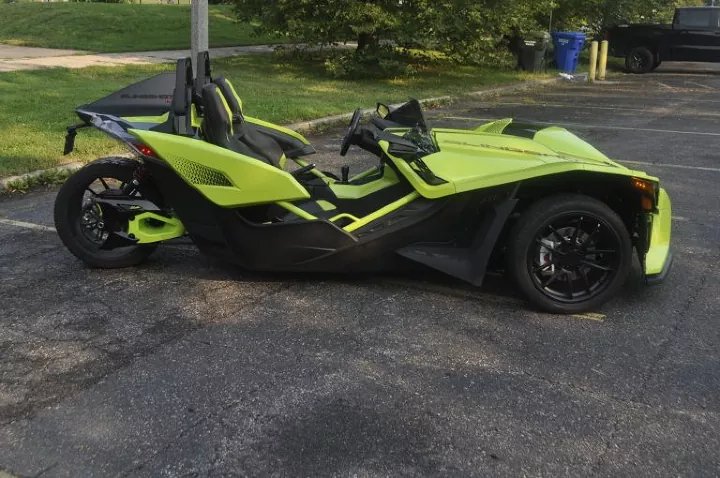 2021-polaris-slingshot-r-limited-edition-review-three-wheeled-weirdness (2).jpg