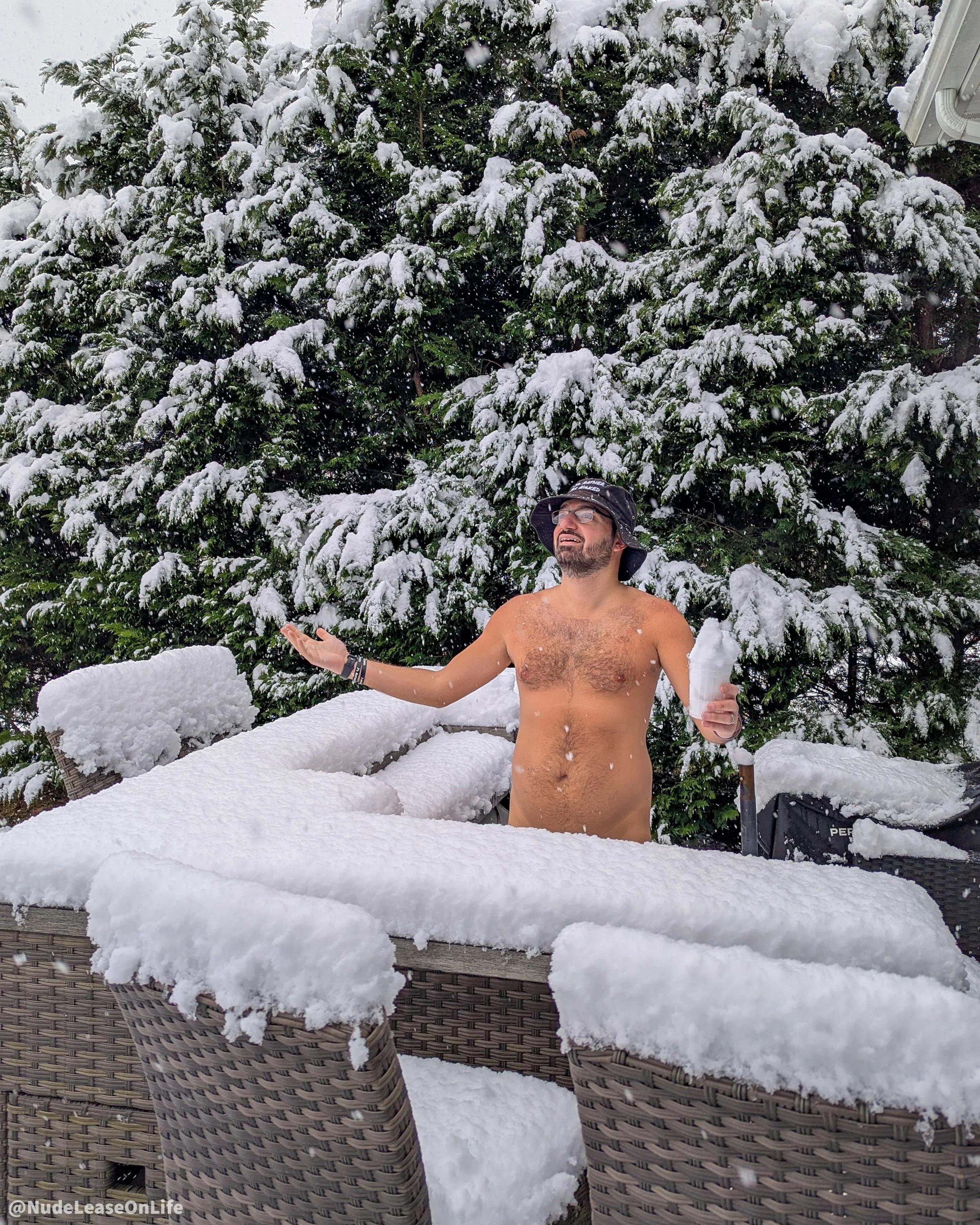 It’s SNOWING!! ❄️