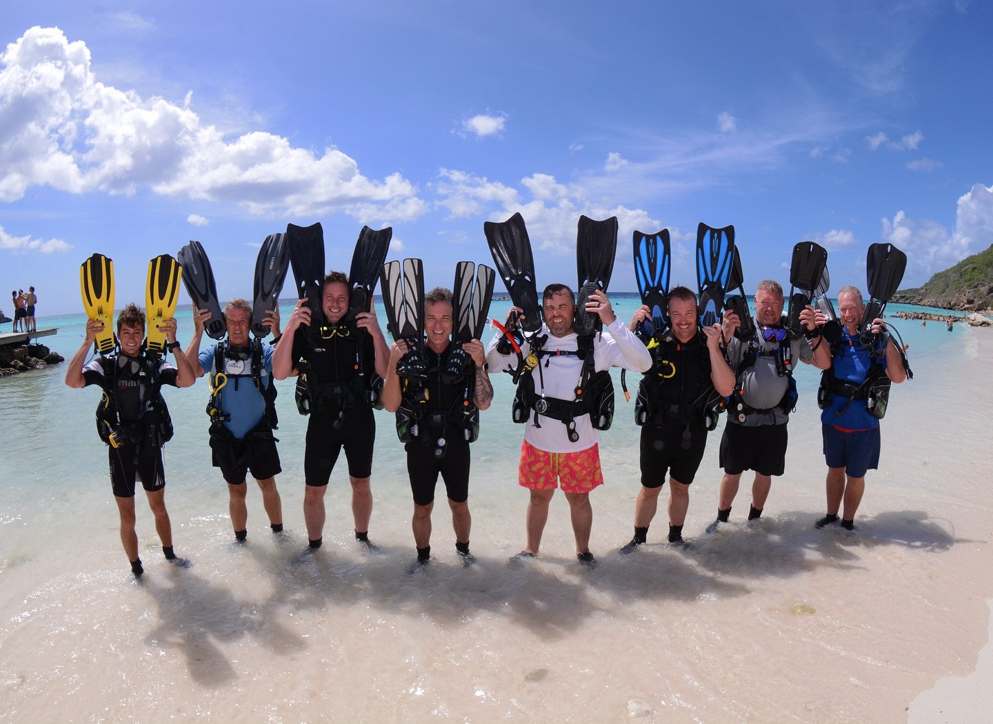 Group photos are notoriously difficult to photograph successfully, but we took it up a notch and took group photos above AND under the surface (without capturing anyone’s eyes closed π)! Which group do you think had the best pose?
πΈ: @taschb